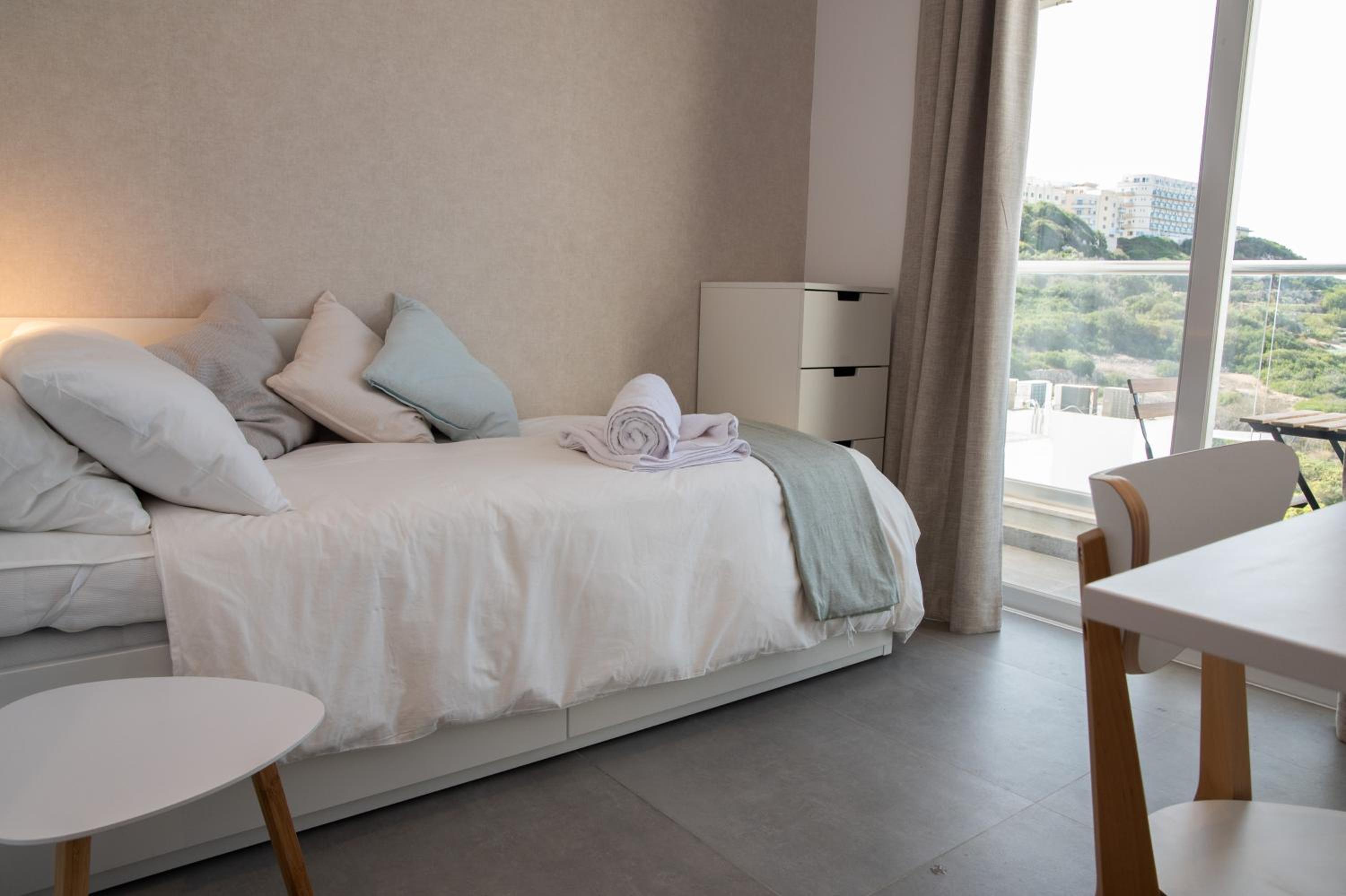 Single Room with Private Bathroom photo 2