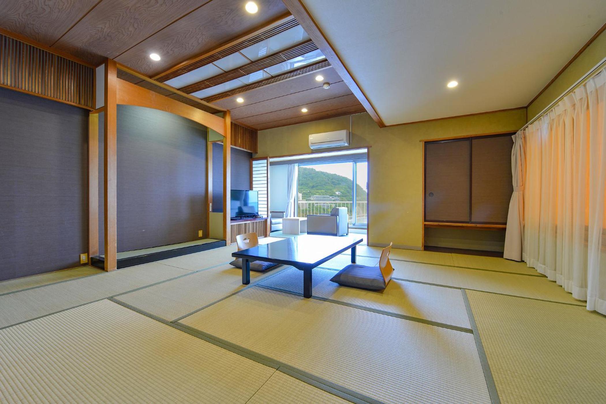 Superior Japanese-Style Room - Ocean side - 37m2 - High Floor - Private Bathroom - Non-Smoking