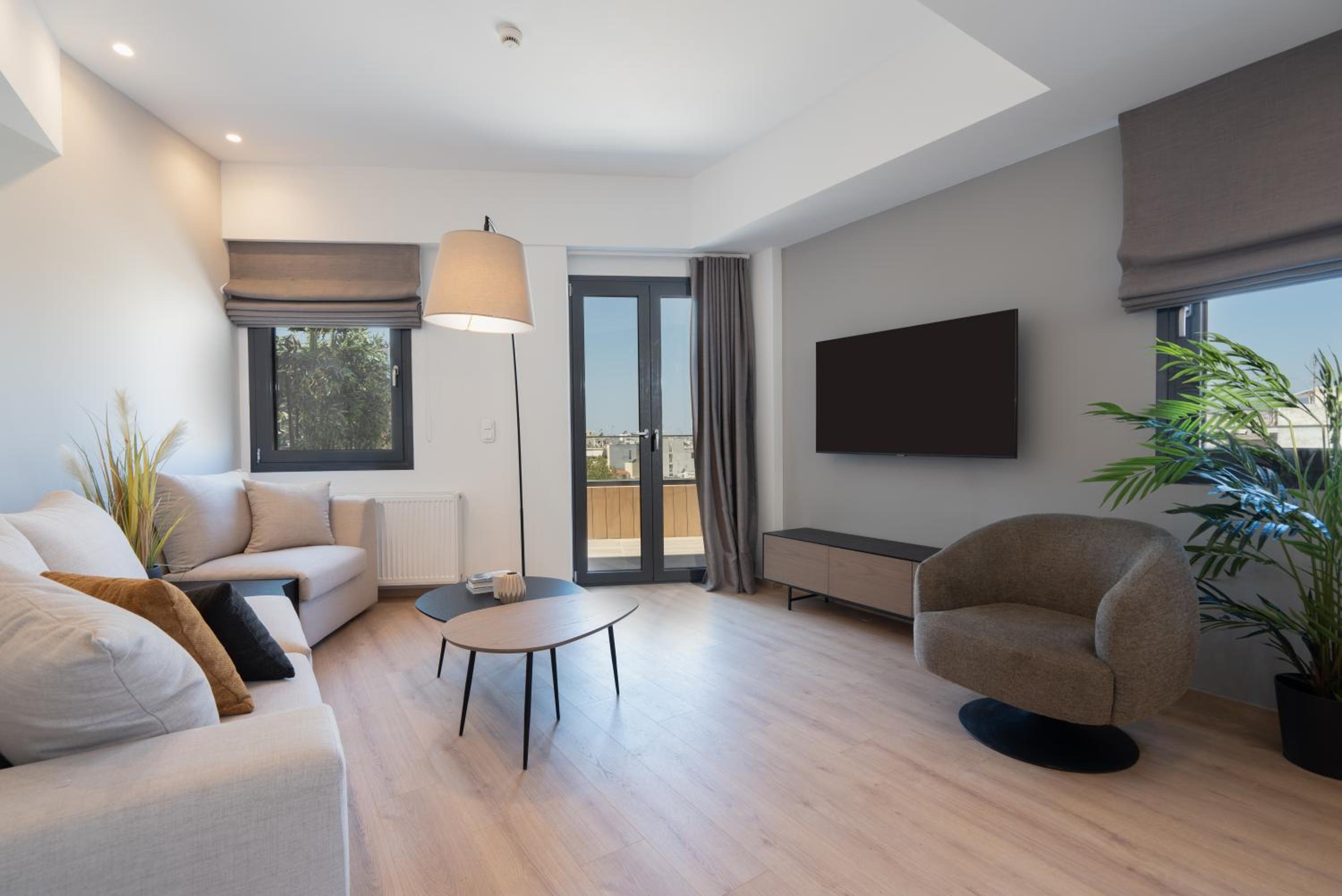 Three-Bedroom Premium Apartment with Balcony photo 2