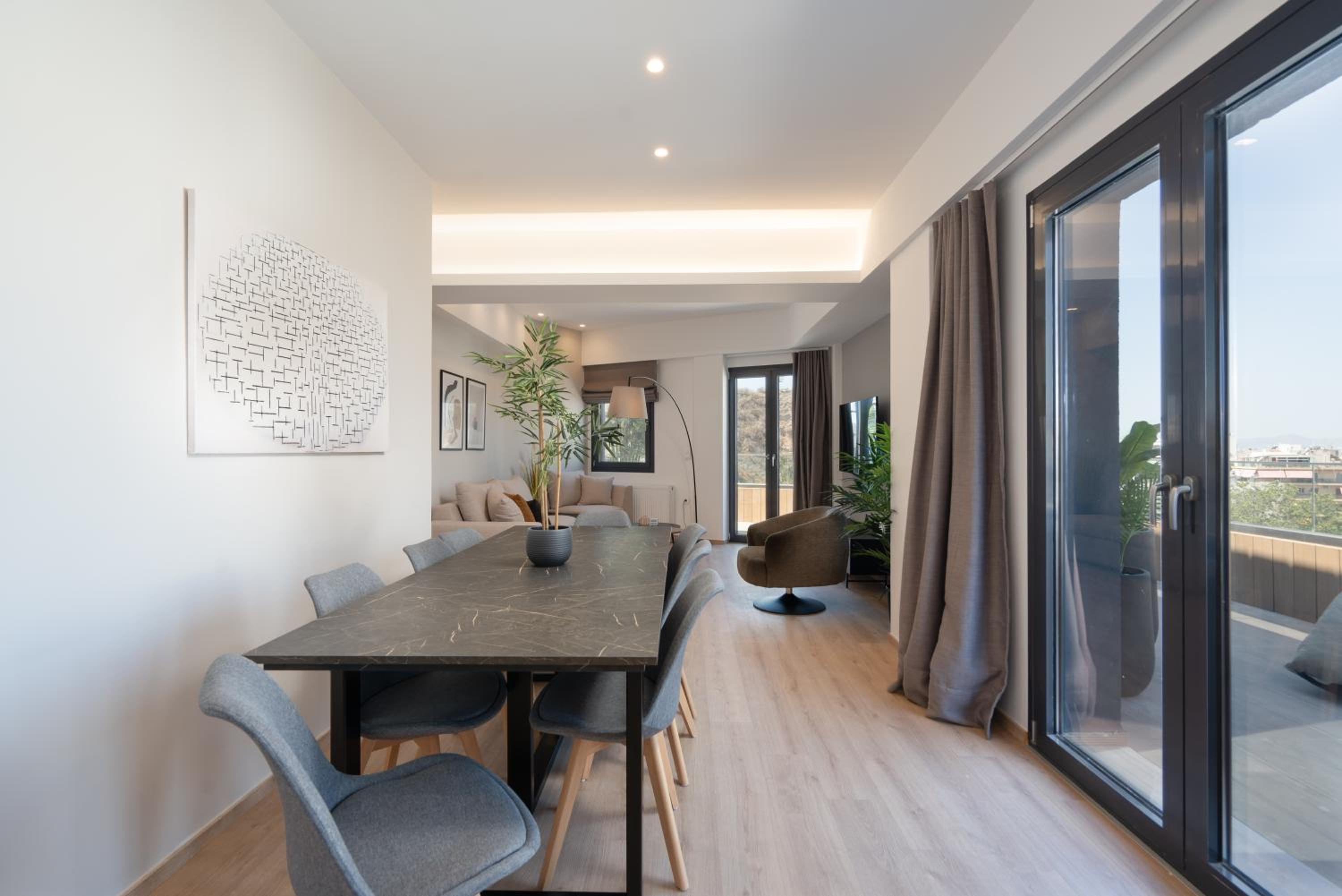Three-Bedroom Premium Apartment with Balcony photo 3