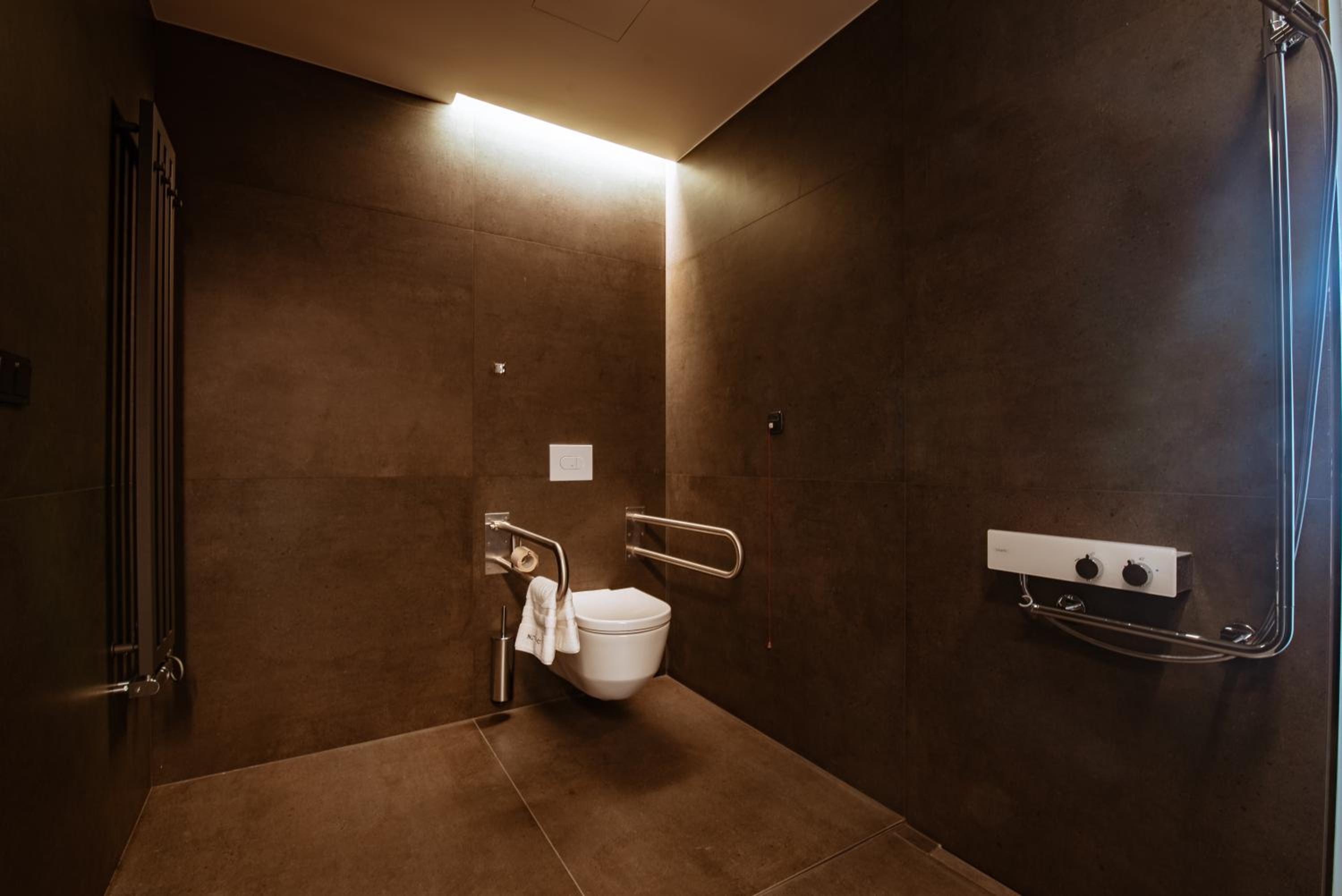 Double Room - Disability Access photo 3