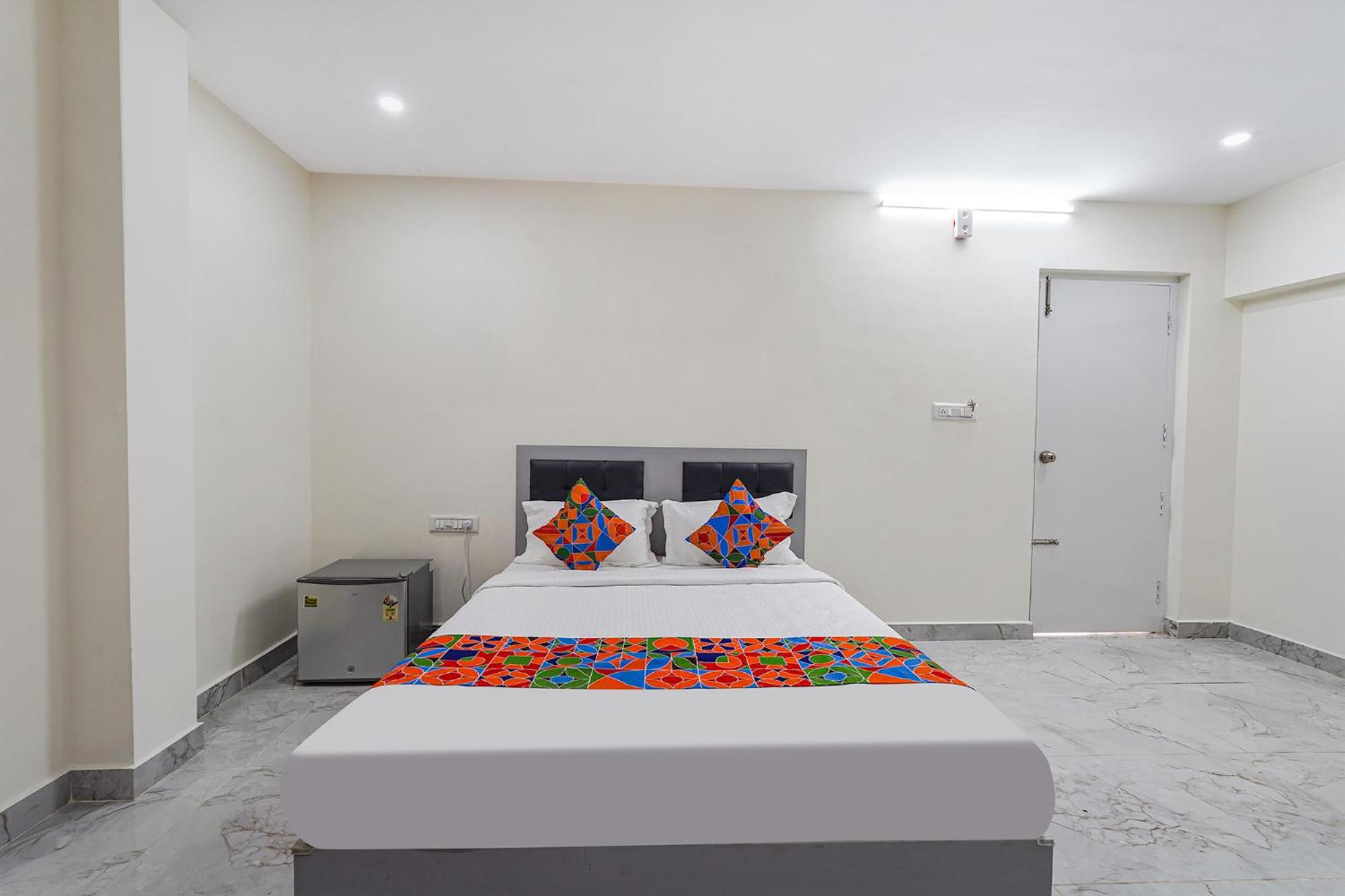 Deluxe Room - Photo 2