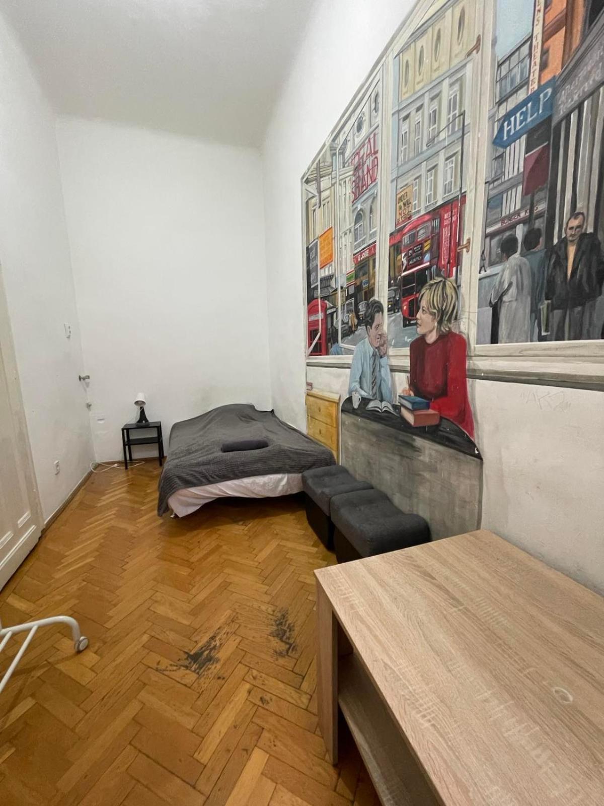 Deluxe Single Room with Shared Kitchen