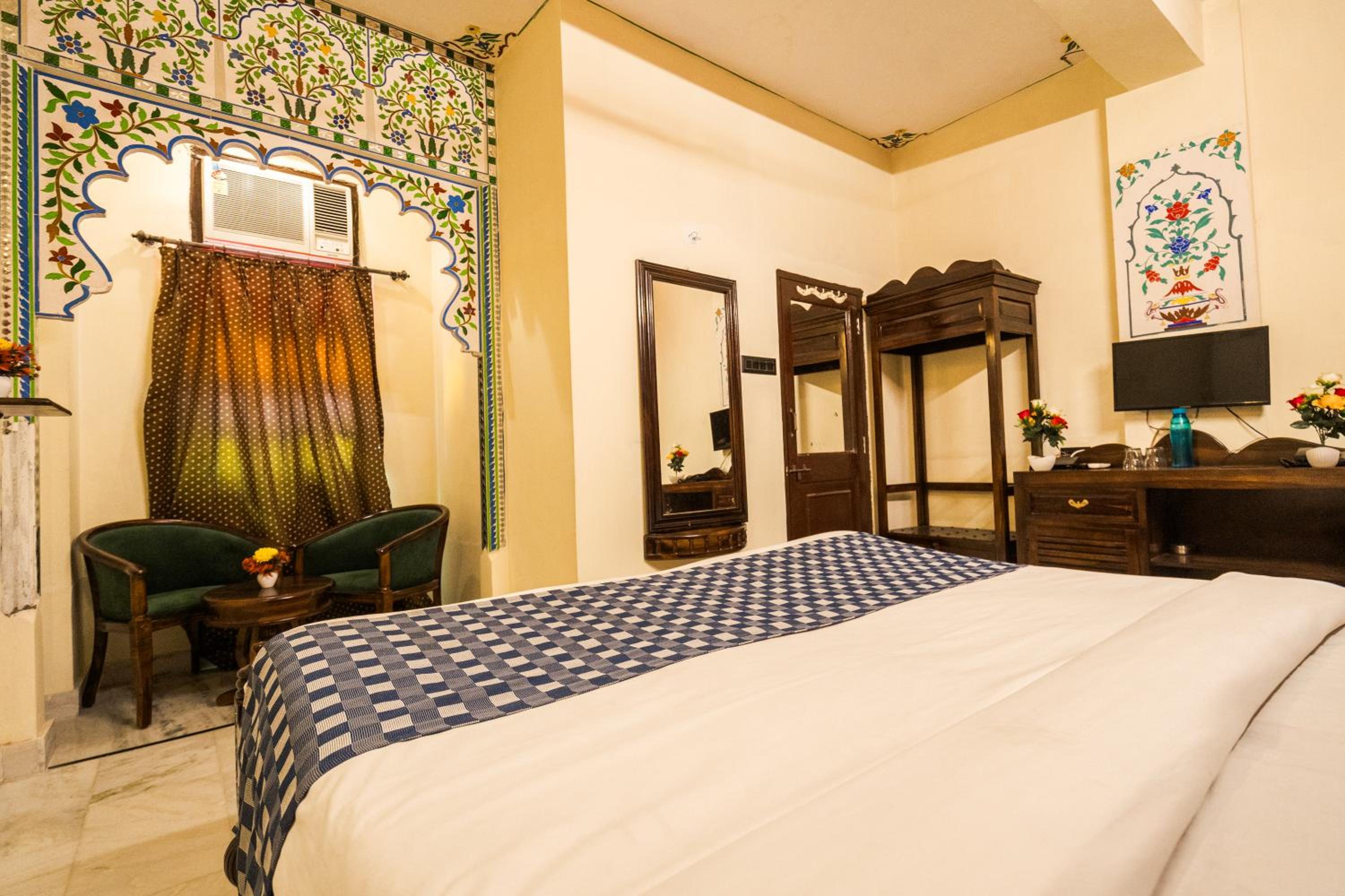 Superior Jharokha Room - Photo 1