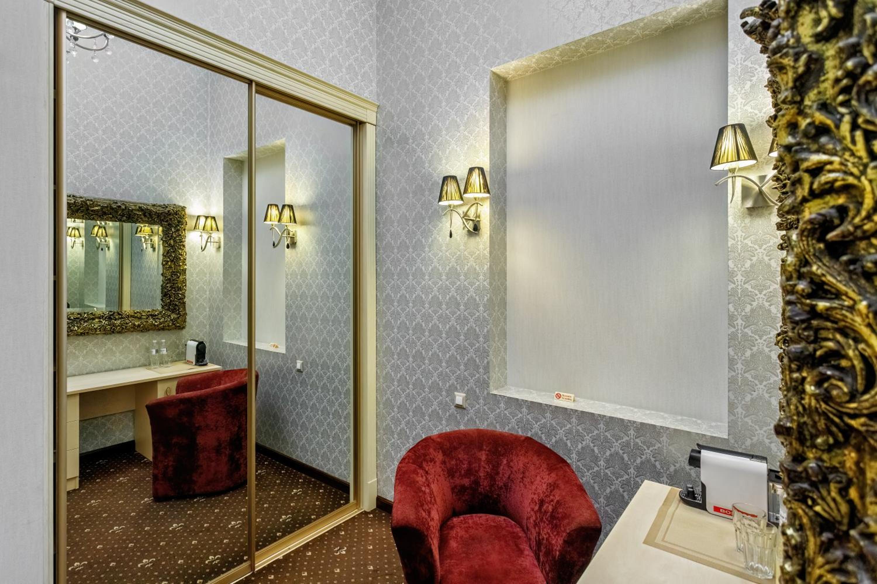 Superior King Room photo 2