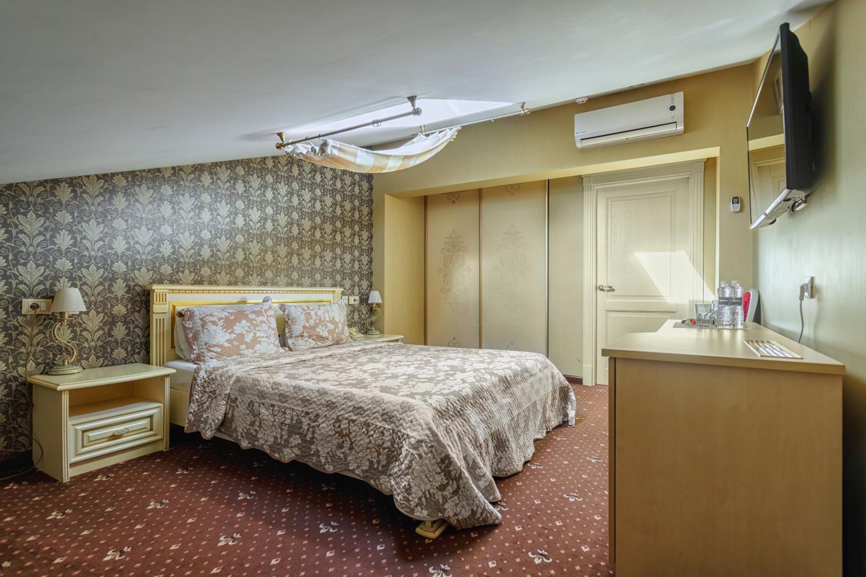 Budget Double Room photo 1