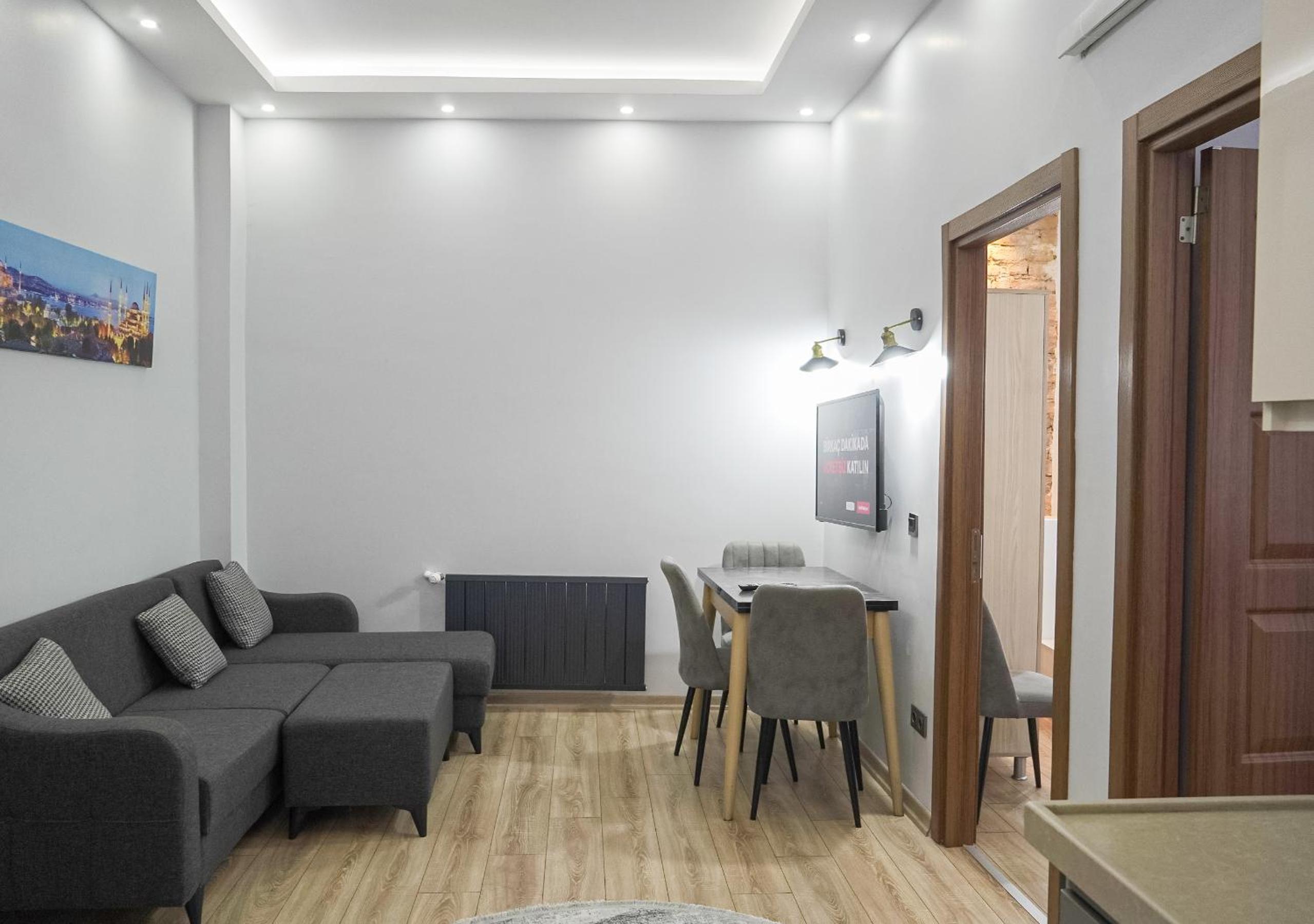 Apartment with Balcony photo 1