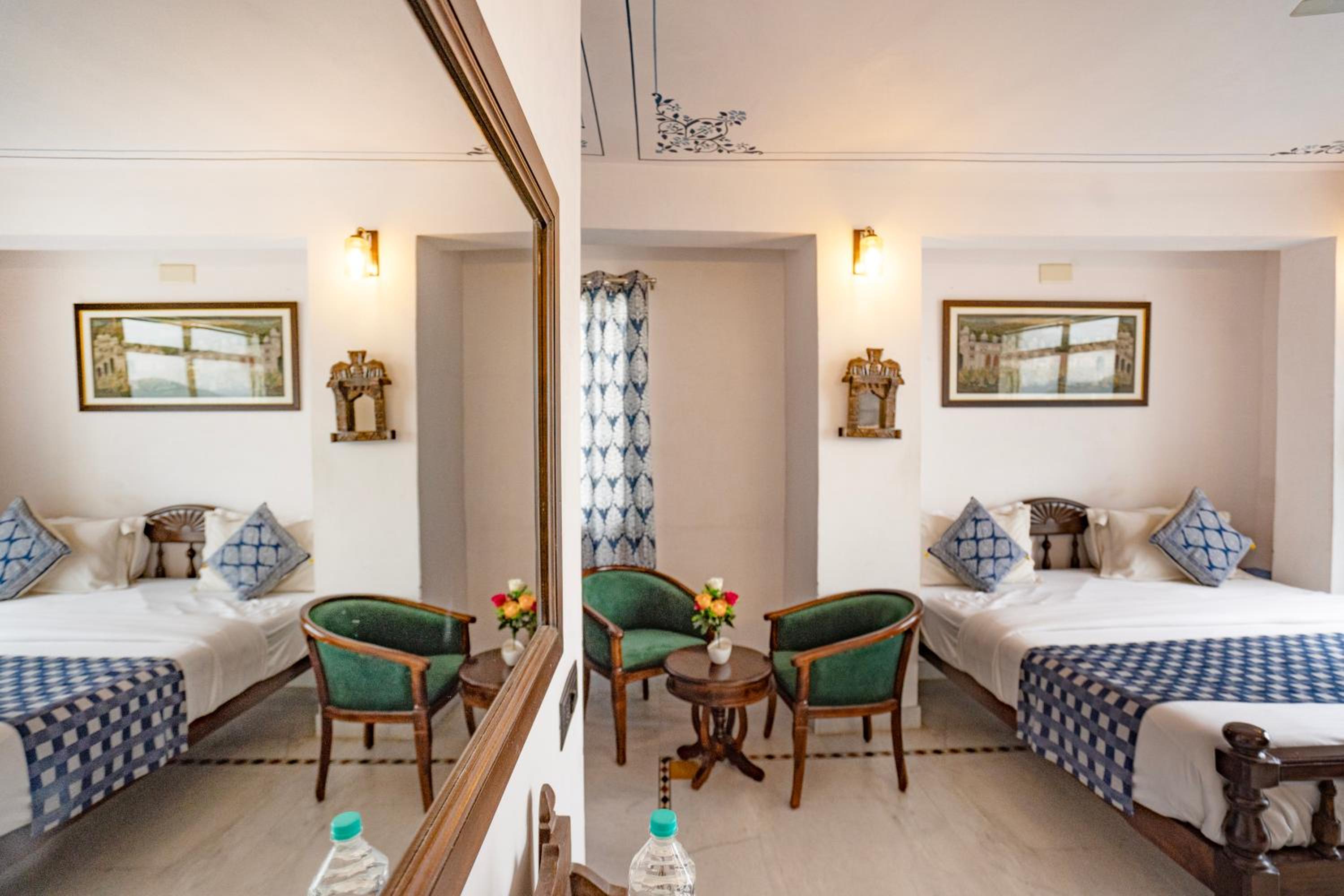  Premium Lake View Room with Balcony - Photo 7