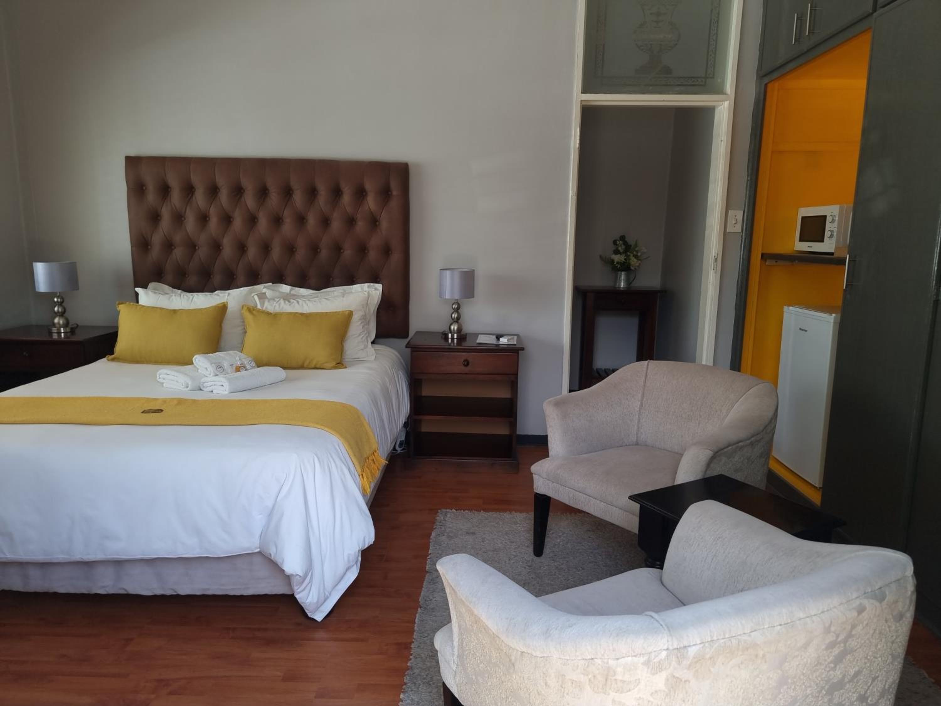 Queen Suite - Photo 1