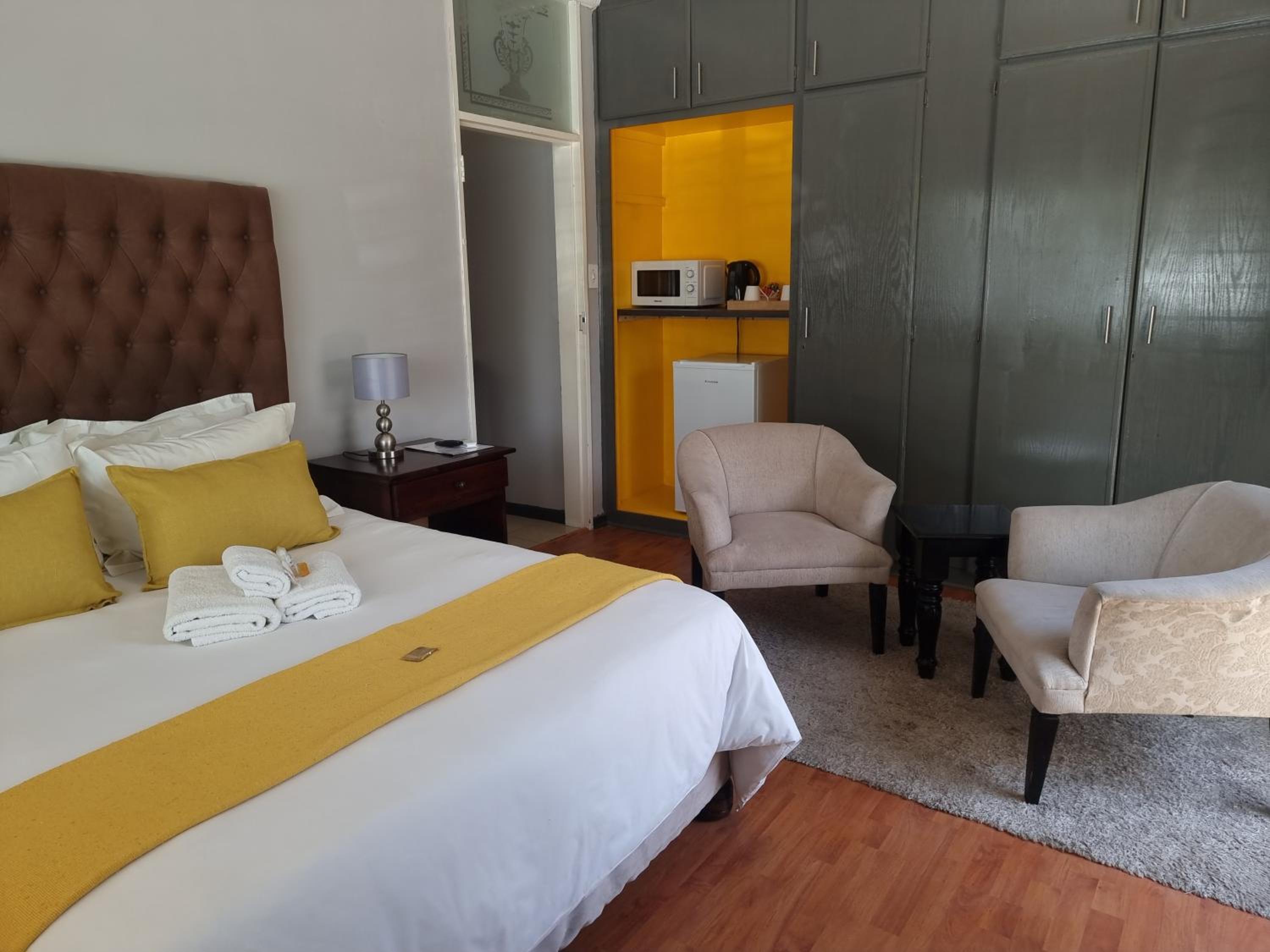 Queen Suite - Photo 2