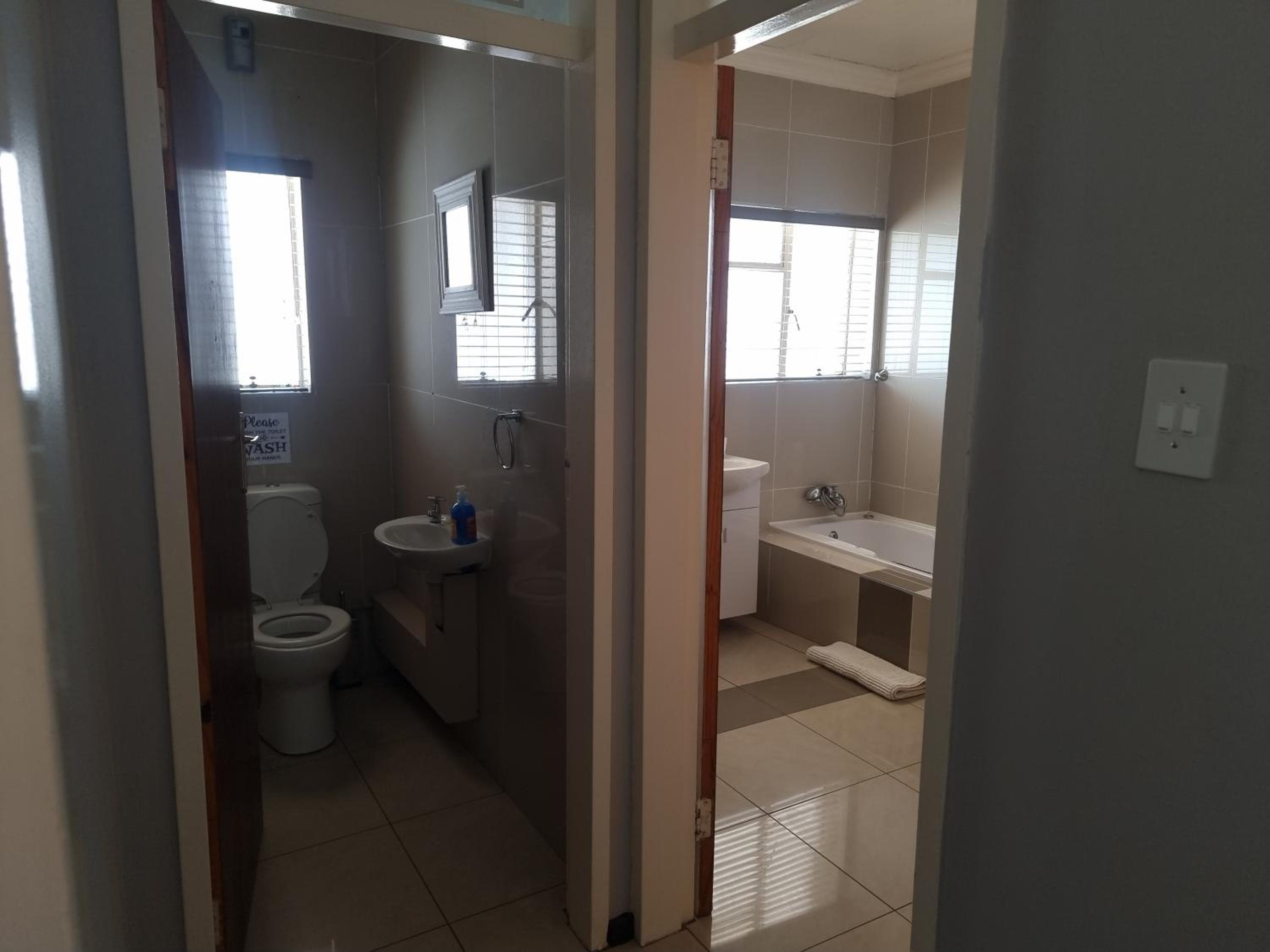 Queen Suite - Photo 4