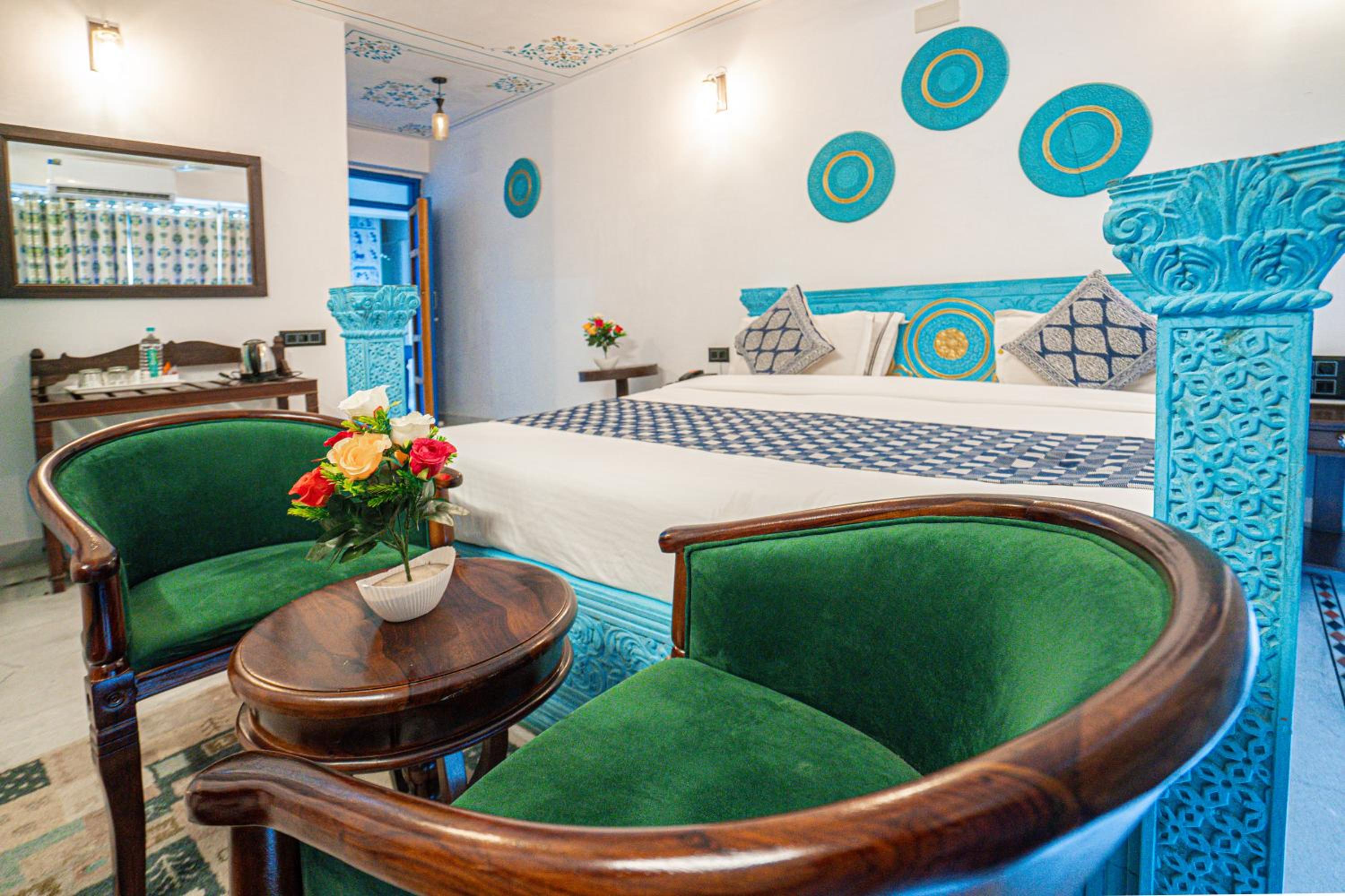  Premium Lake View Room with Balcony - Photo 3