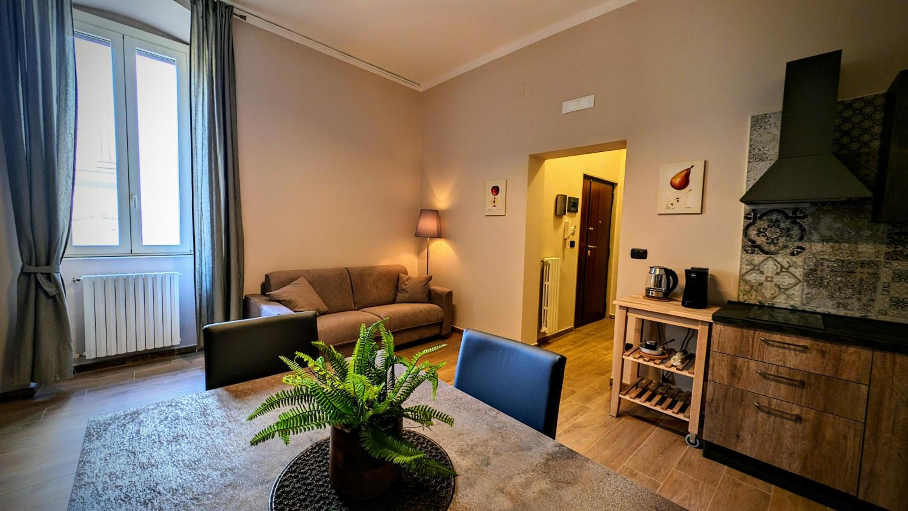 One-Bedroom Apartment photo 1