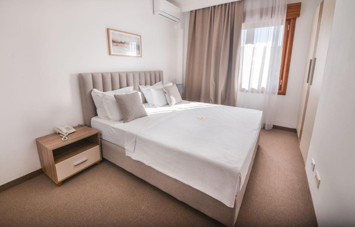 One-Bedroom Suite photo 1