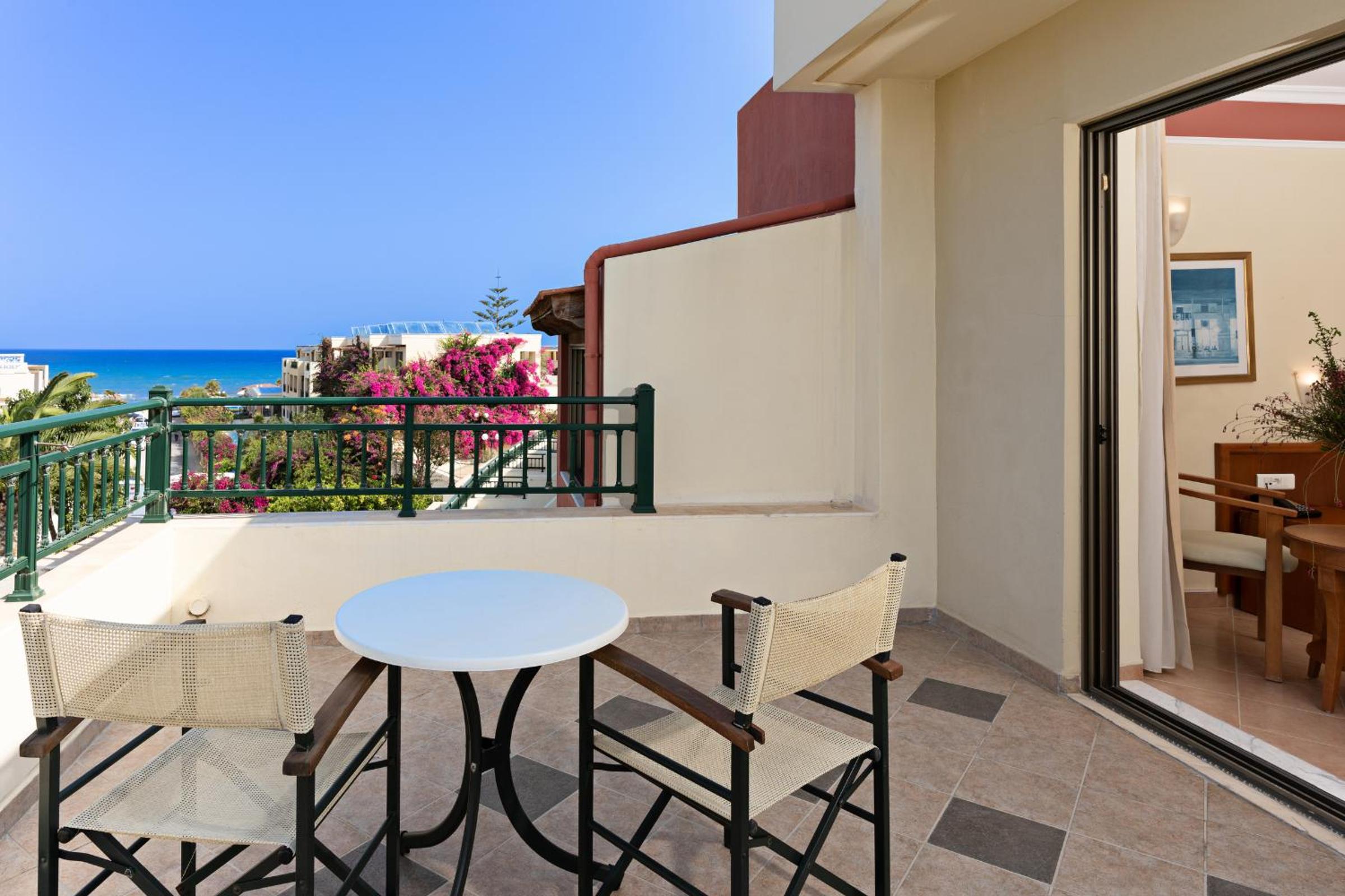 Standard Double or Twin Room with Side Sea View photo 3