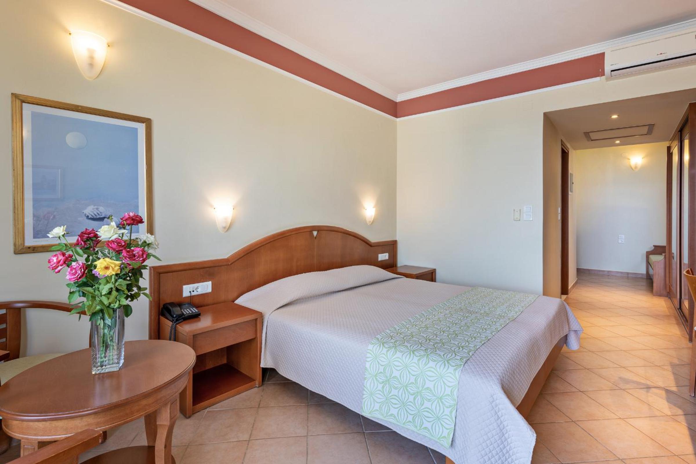 Superior Double or Twin Room with Front Sea View photo 3