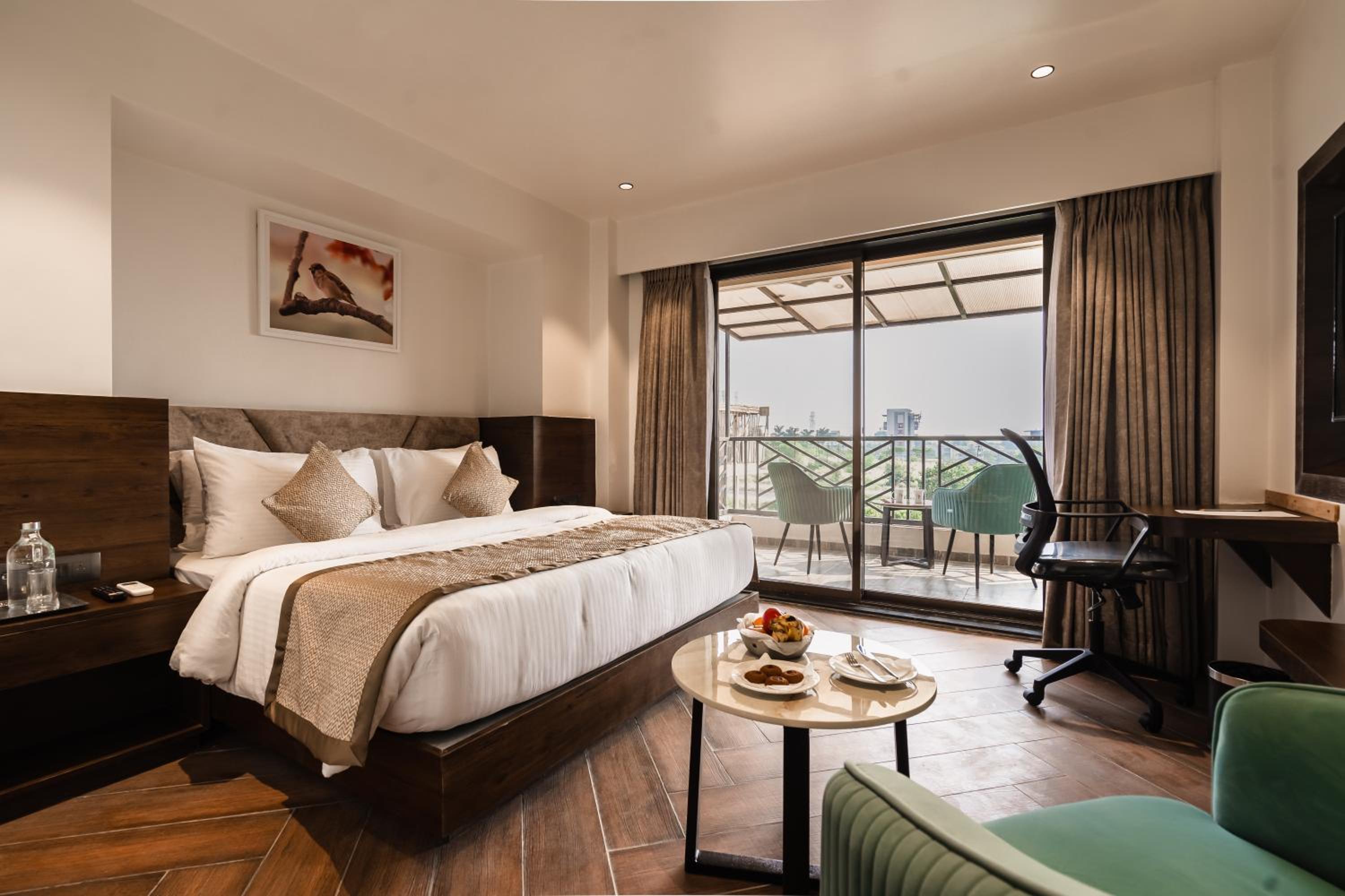Club Room with Balcony - Photo 1