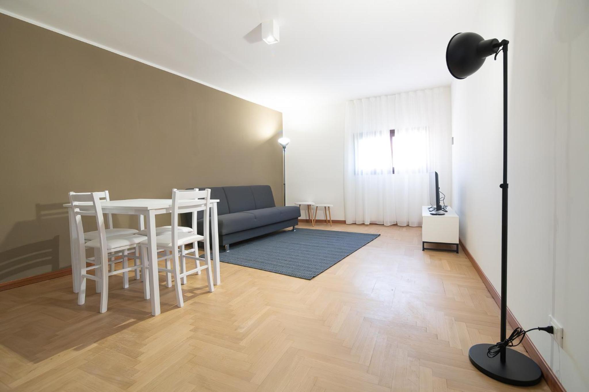 One-Bedroom Apartment photo 1