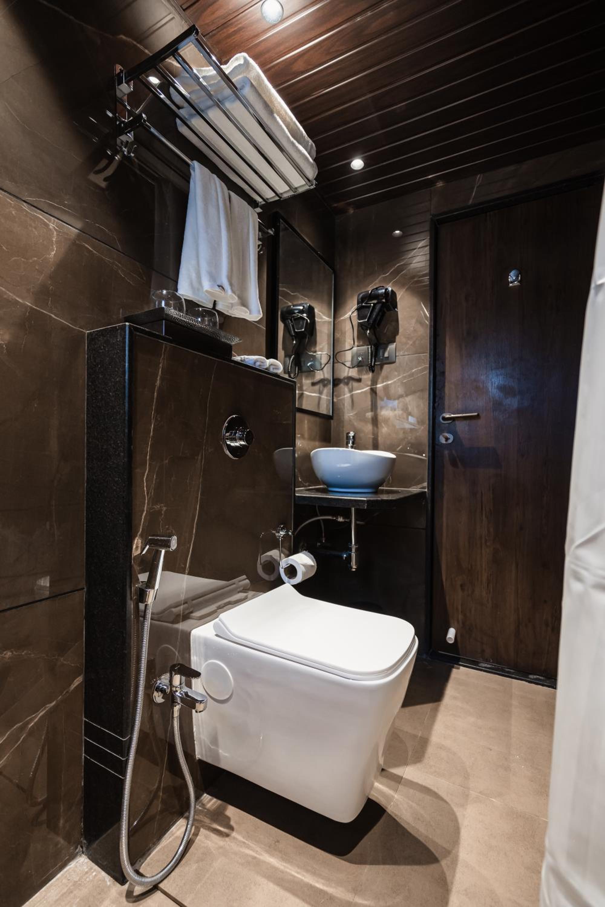 Suite with Balcony - Photo 5