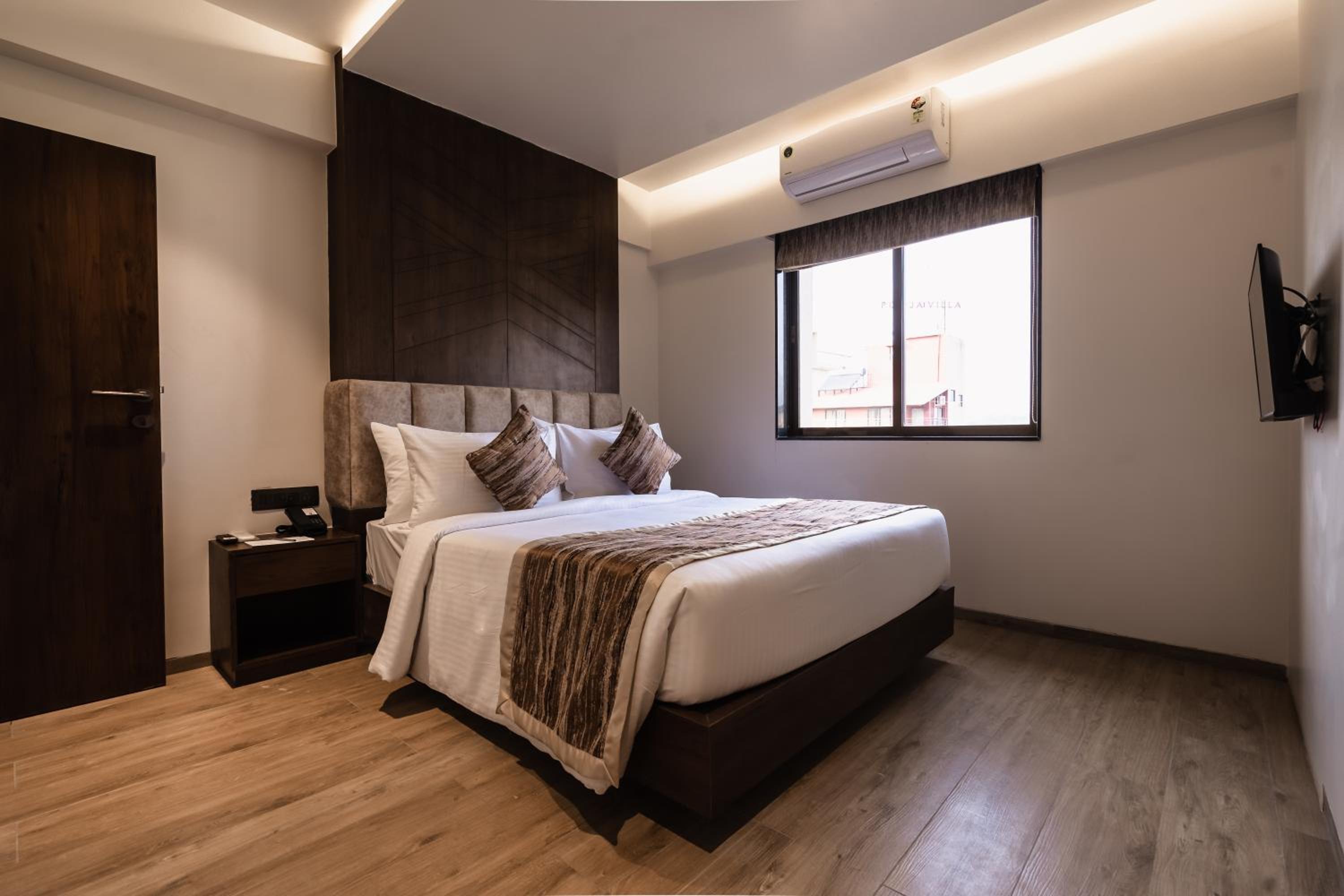 Suite with Balcony - Photo 4