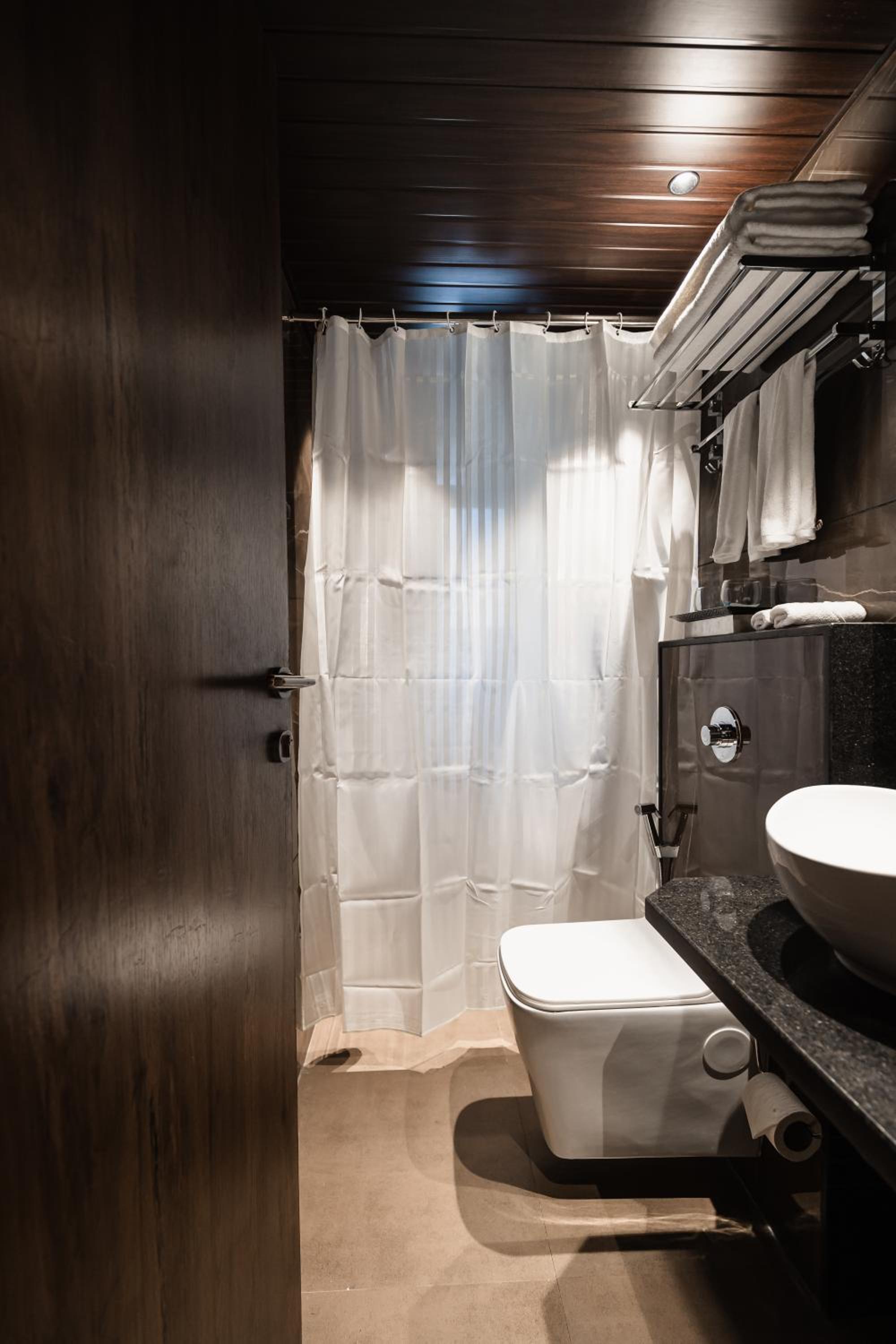 Suite with Balcony - Photo 2