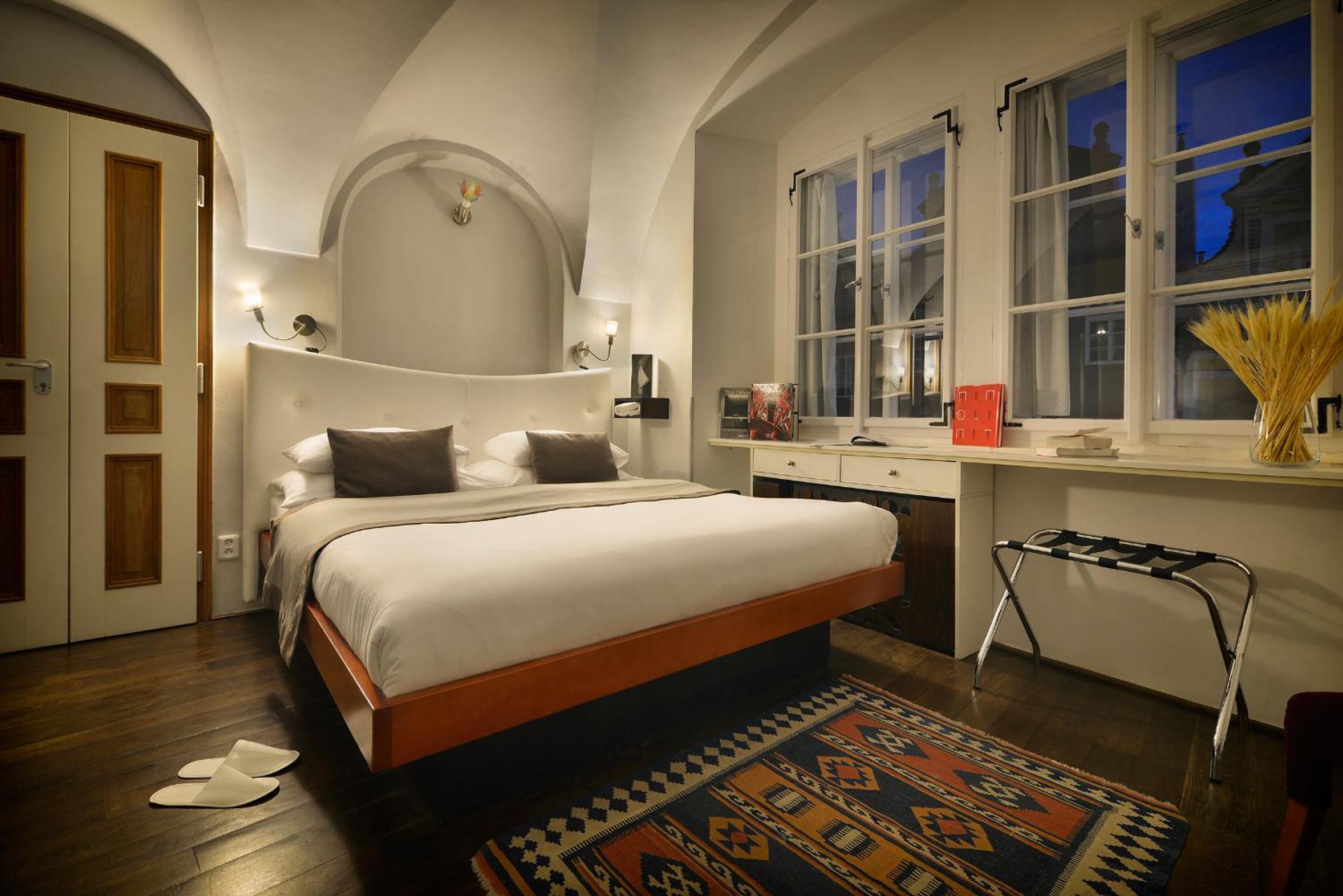 Standard Double Room thumbnail 5