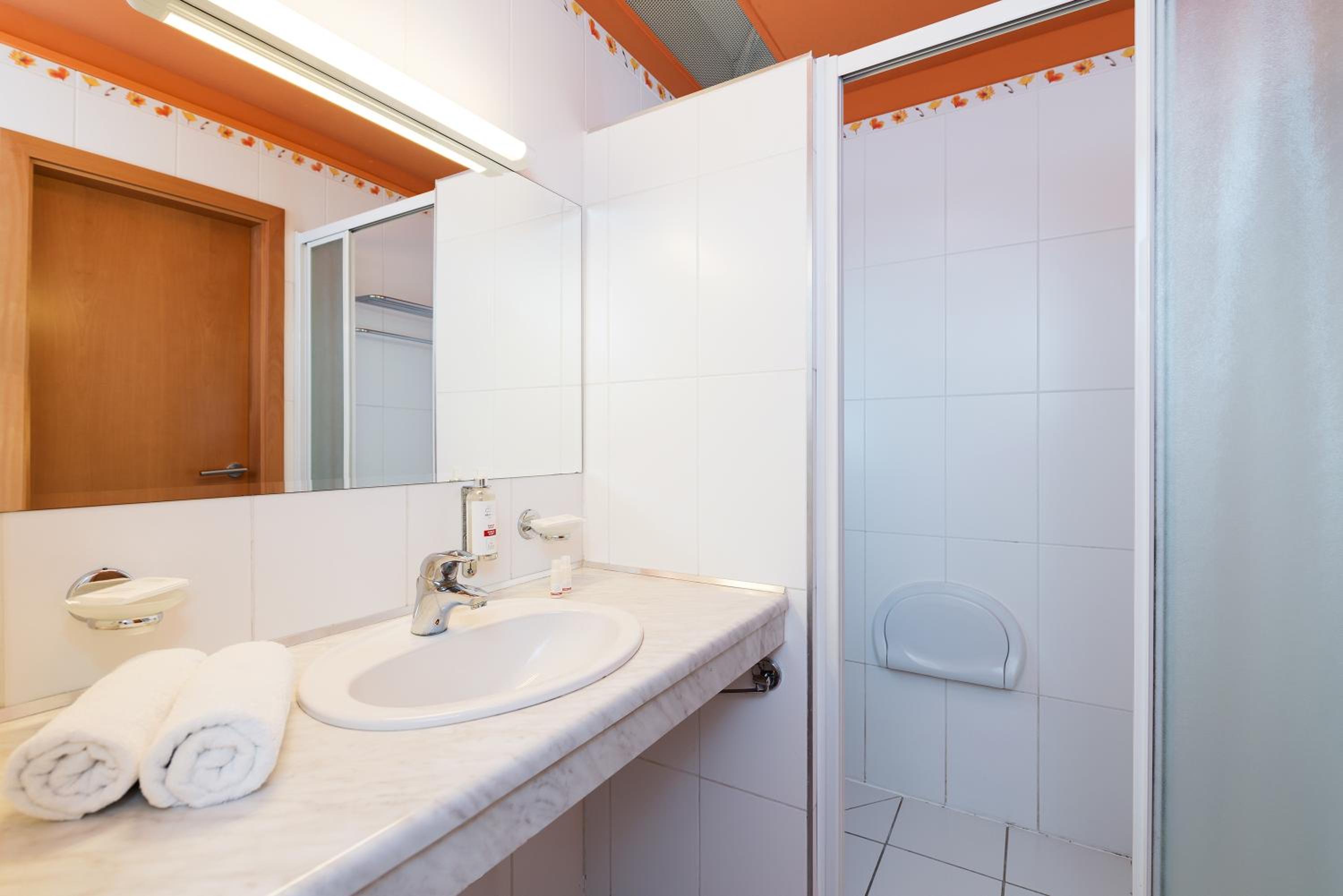 Standard Room with Wellness Access /Alameda wing/ - Photo 5