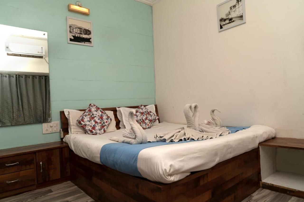Deluxe Double Room (2 Adults + 1 Child)