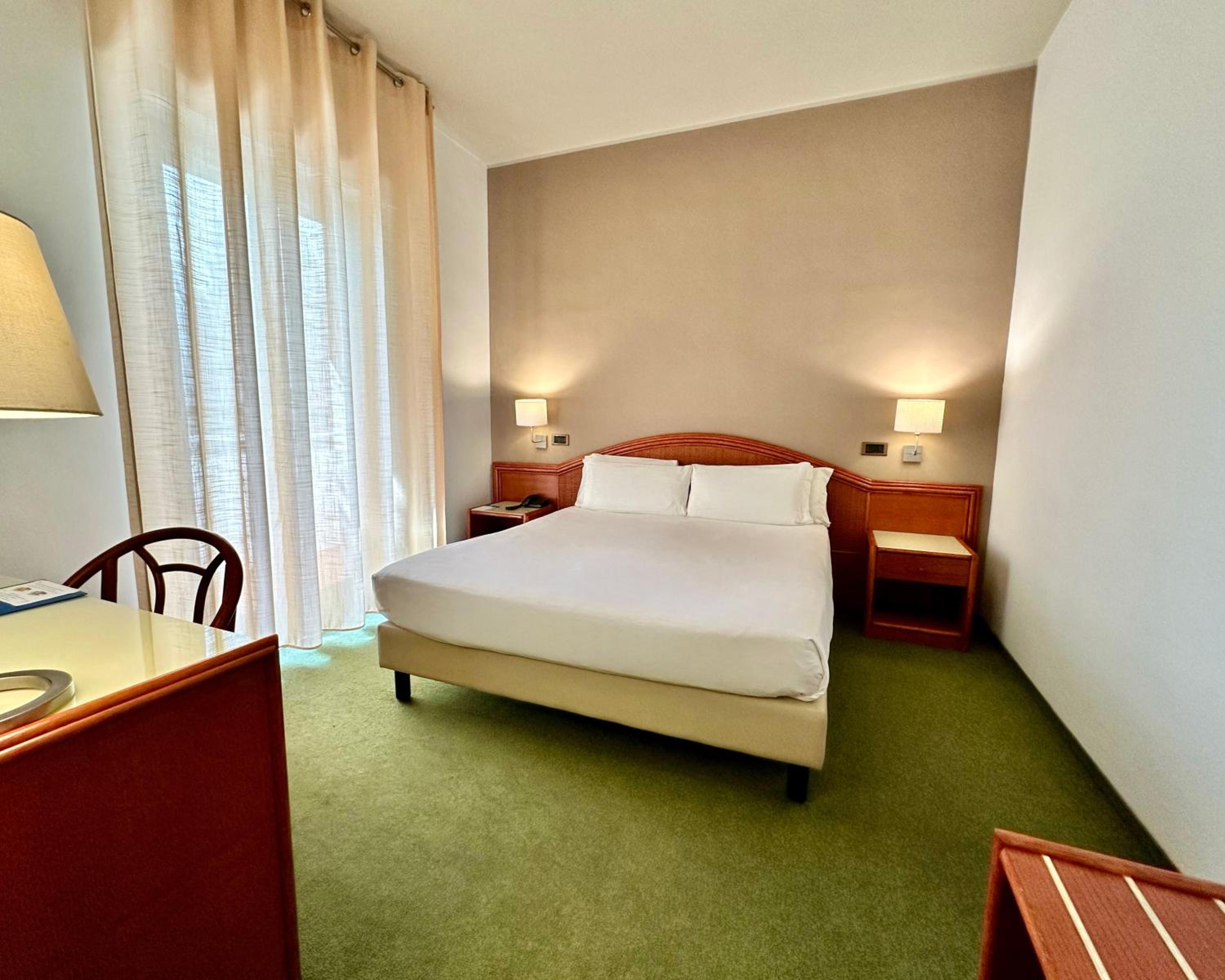 Standard Double or Twin Room - Photo 1