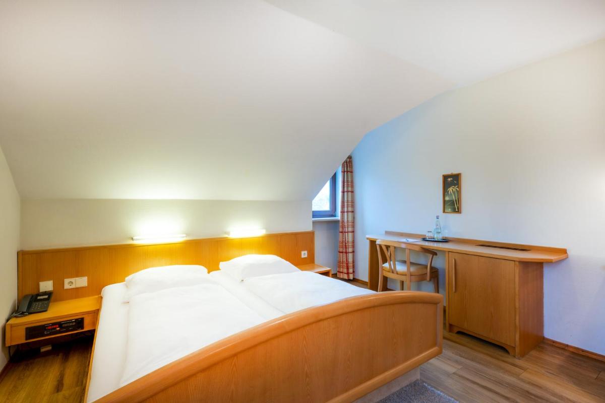 Economy Double Room photo 2