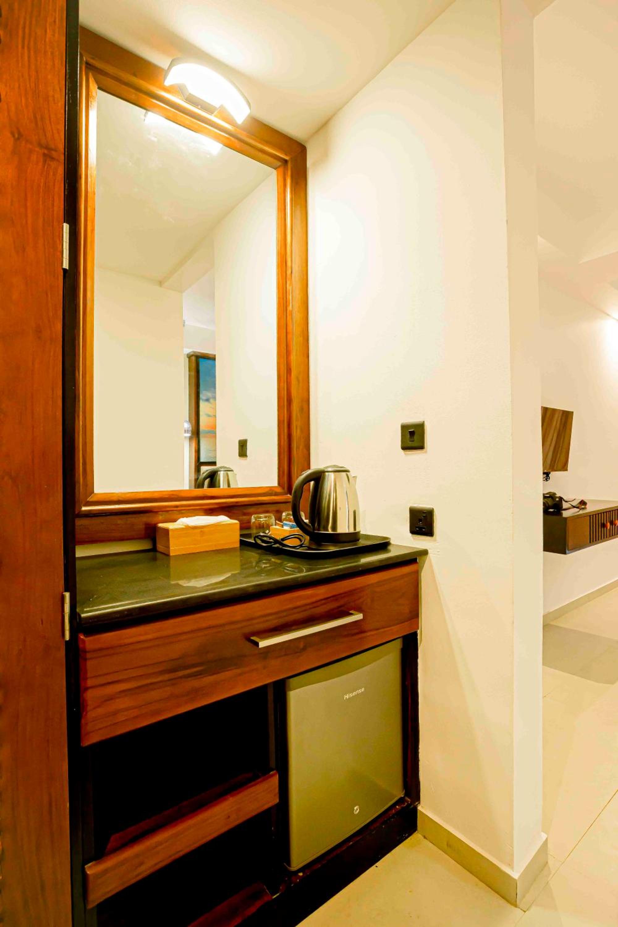 Deluxe Double Room with Balcony and Sea View photo 3