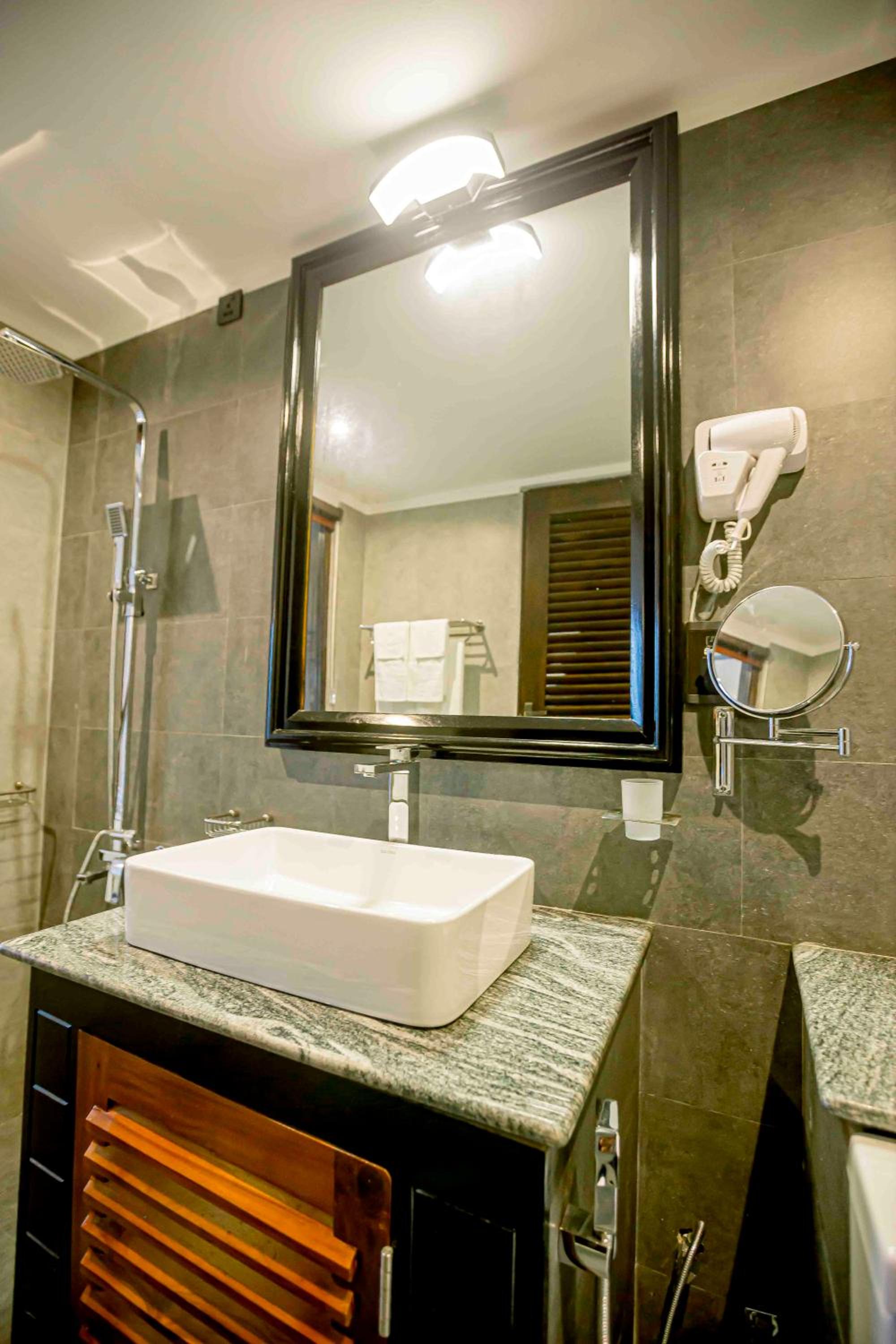 Deluxe Double Room with Balcony and Sea View photo 2