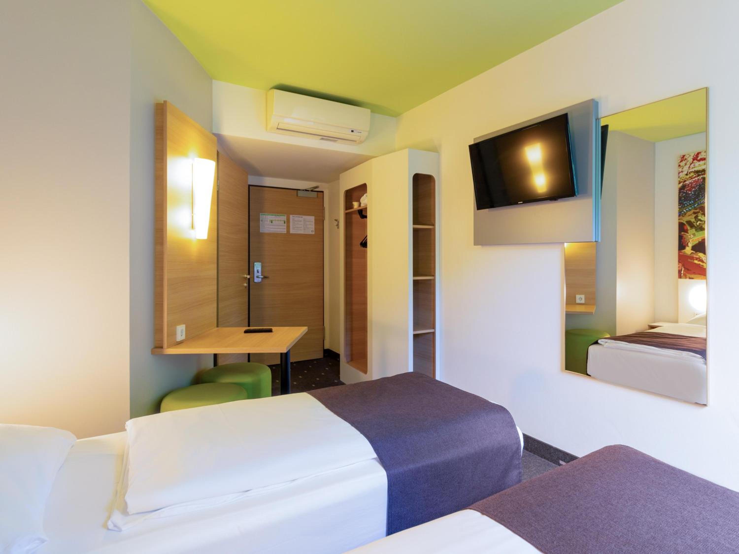 Twin Room - Photo 3