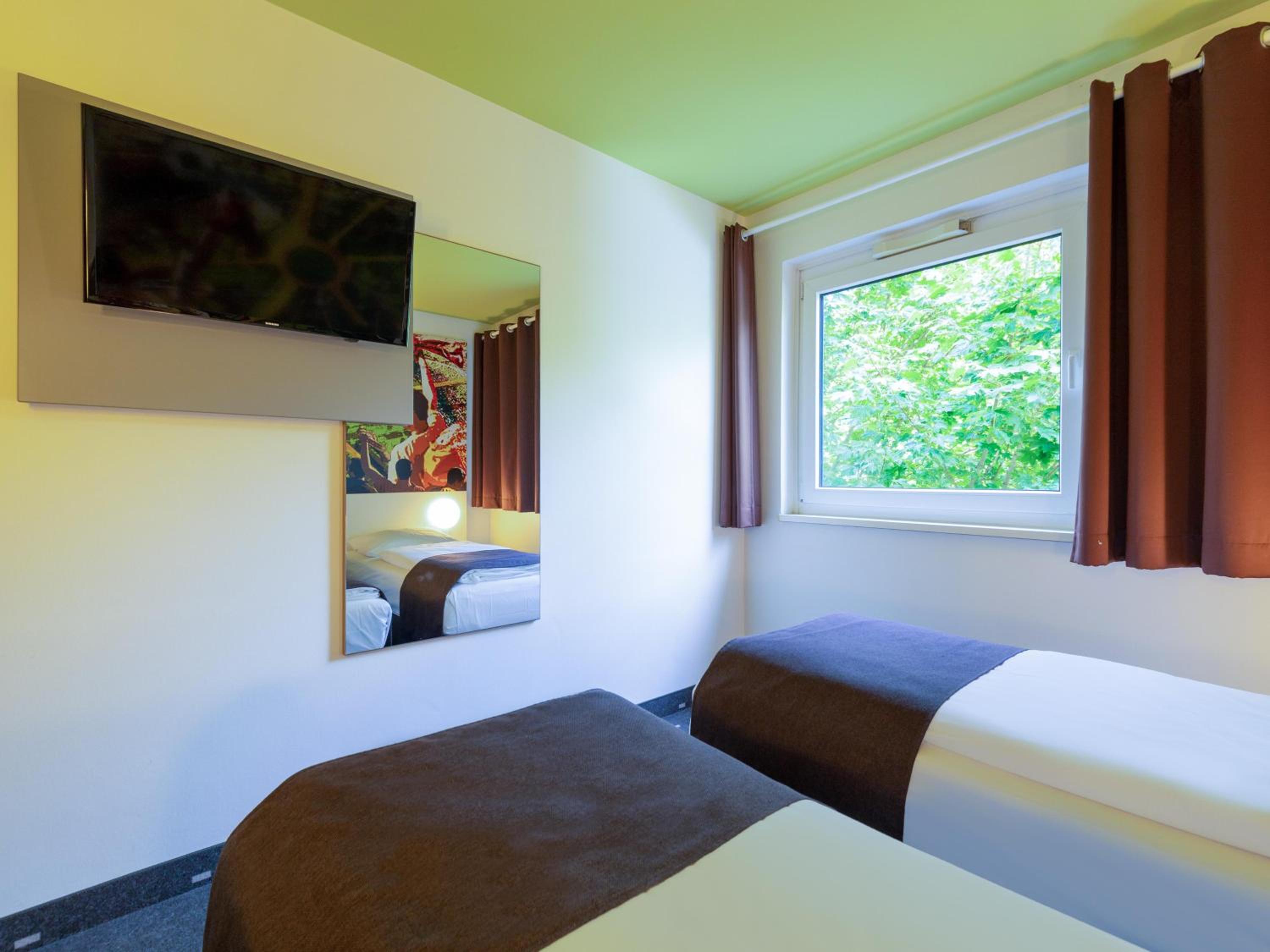 Twin Room - Photo 4