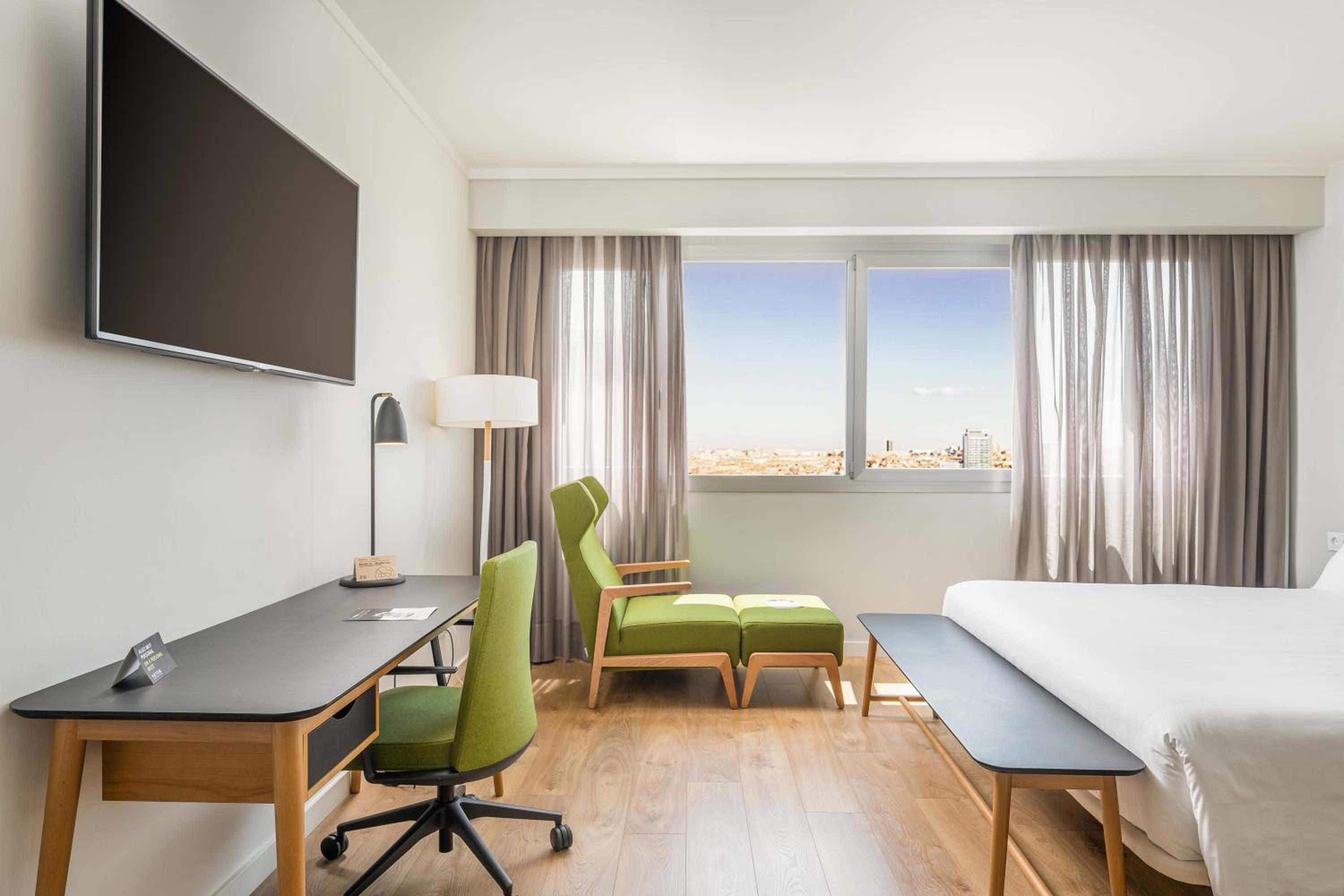 Deluxe  Triple Room (2 adults + 1 child) - Photo 11