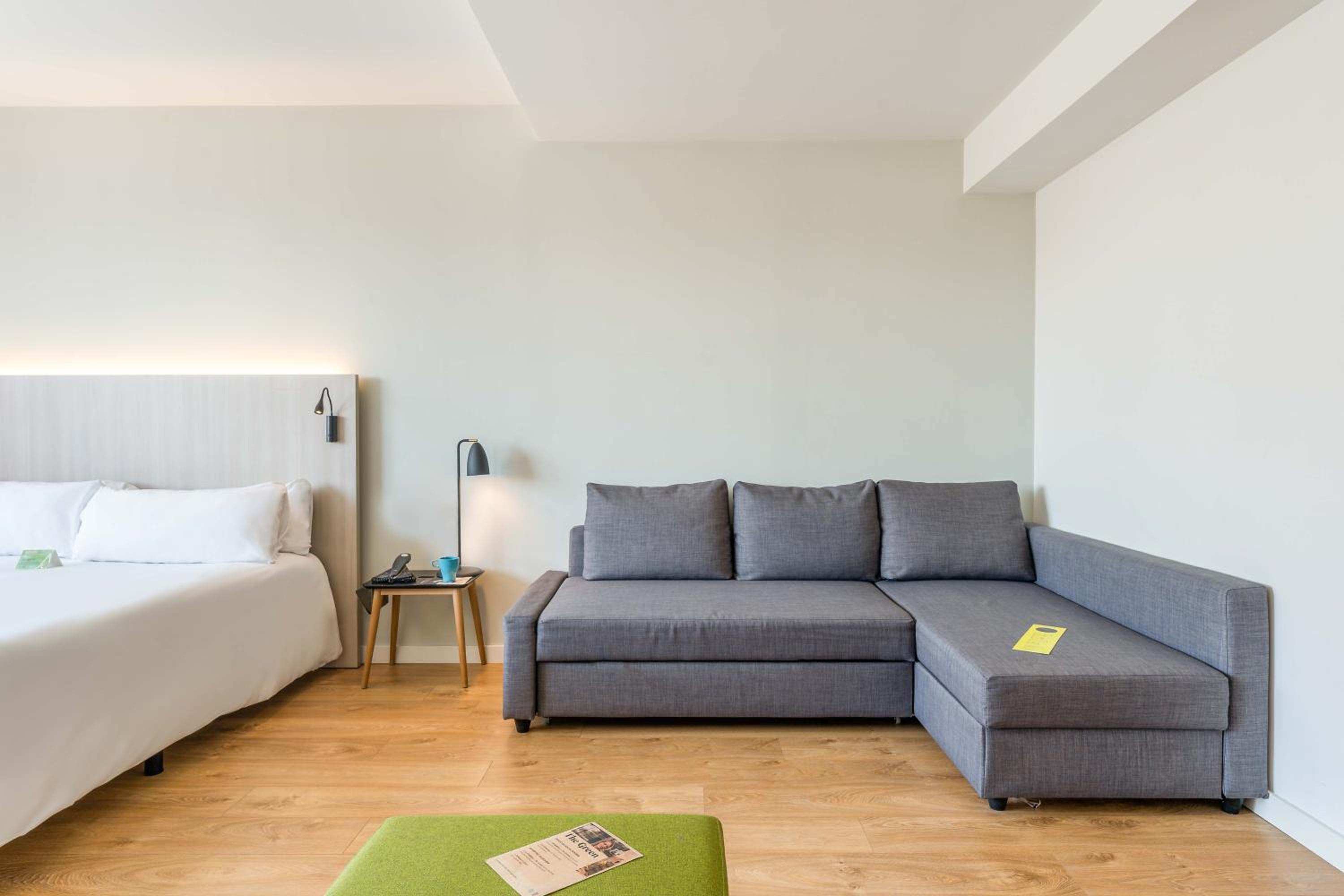 Deluxe  Triple Room (2 adults + 1 child) - Photo 14