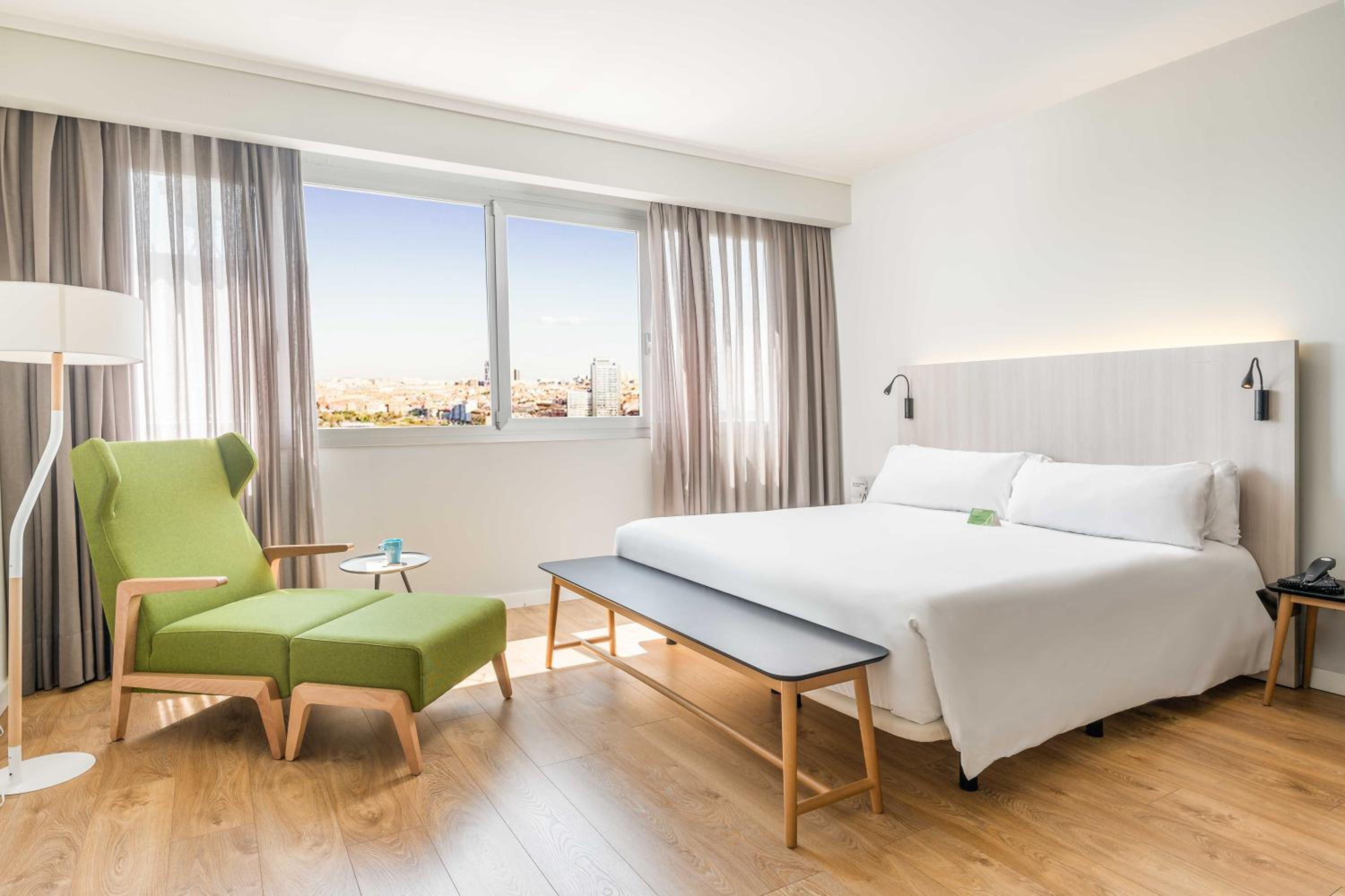 Deluxe  Triple Room (2 adults + 1 child) - Photo 9