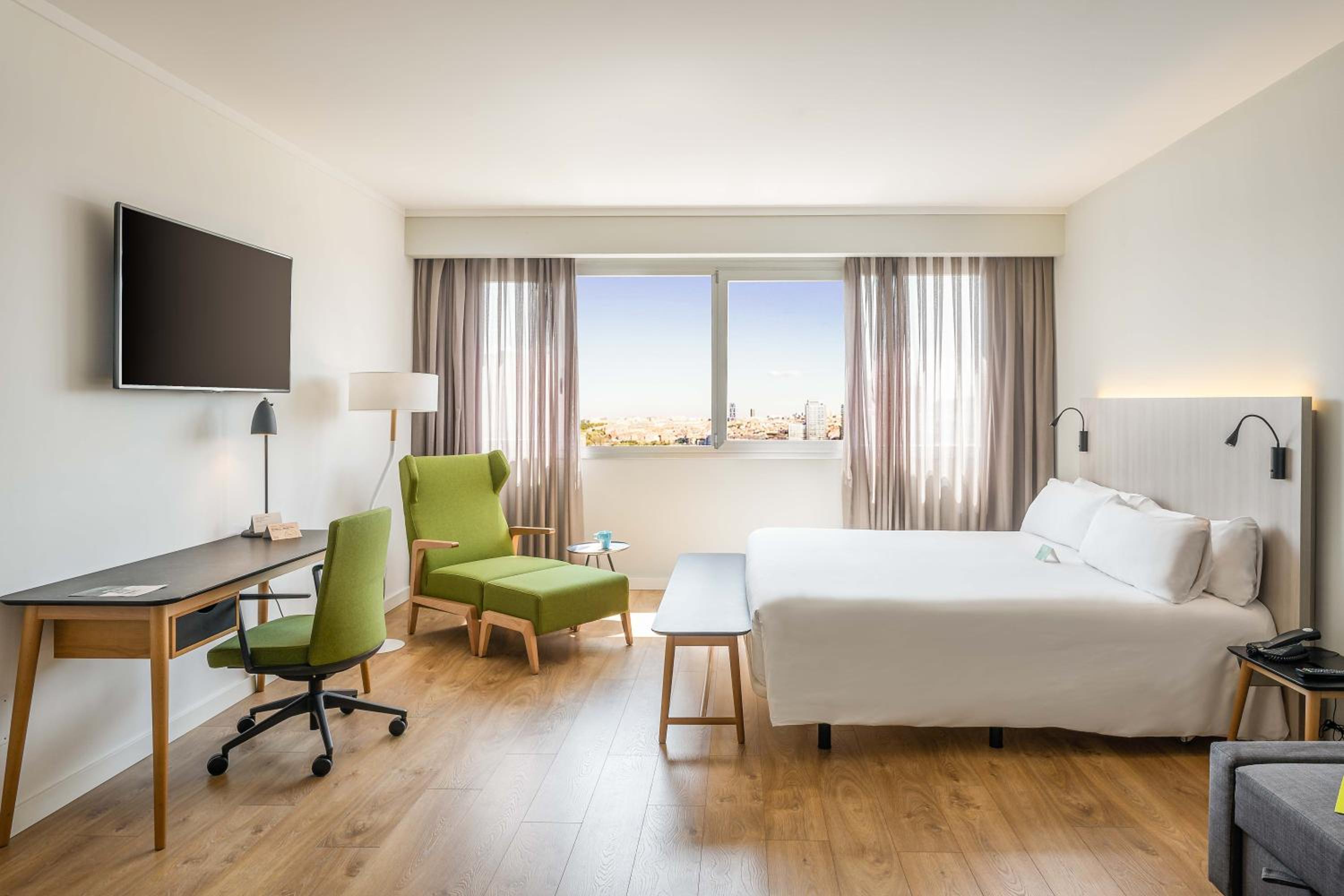 Deluxe  Triple Room (2 adults + 1 child) - Photo 3