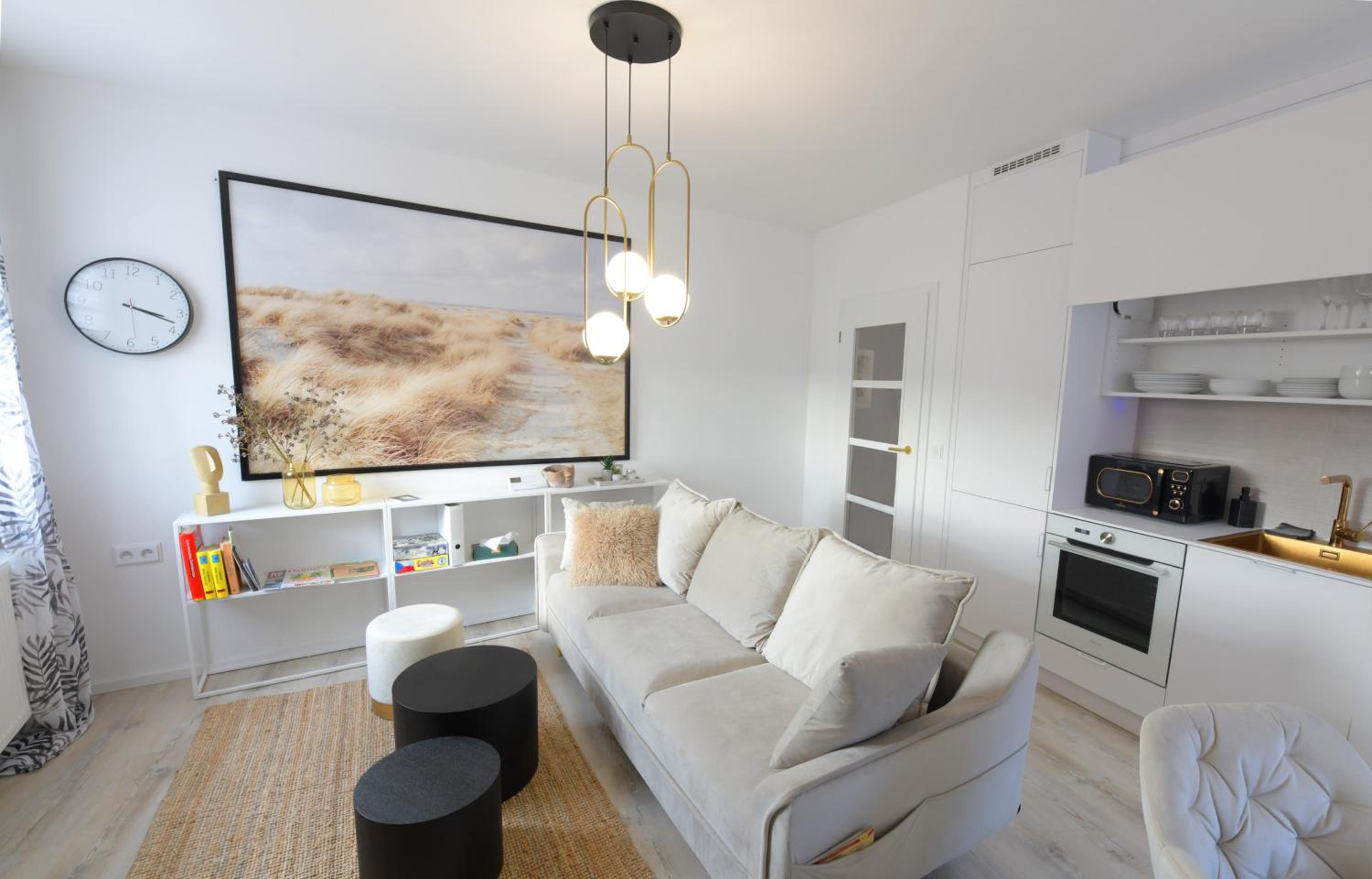 One-Bedroom Apartment photo 1