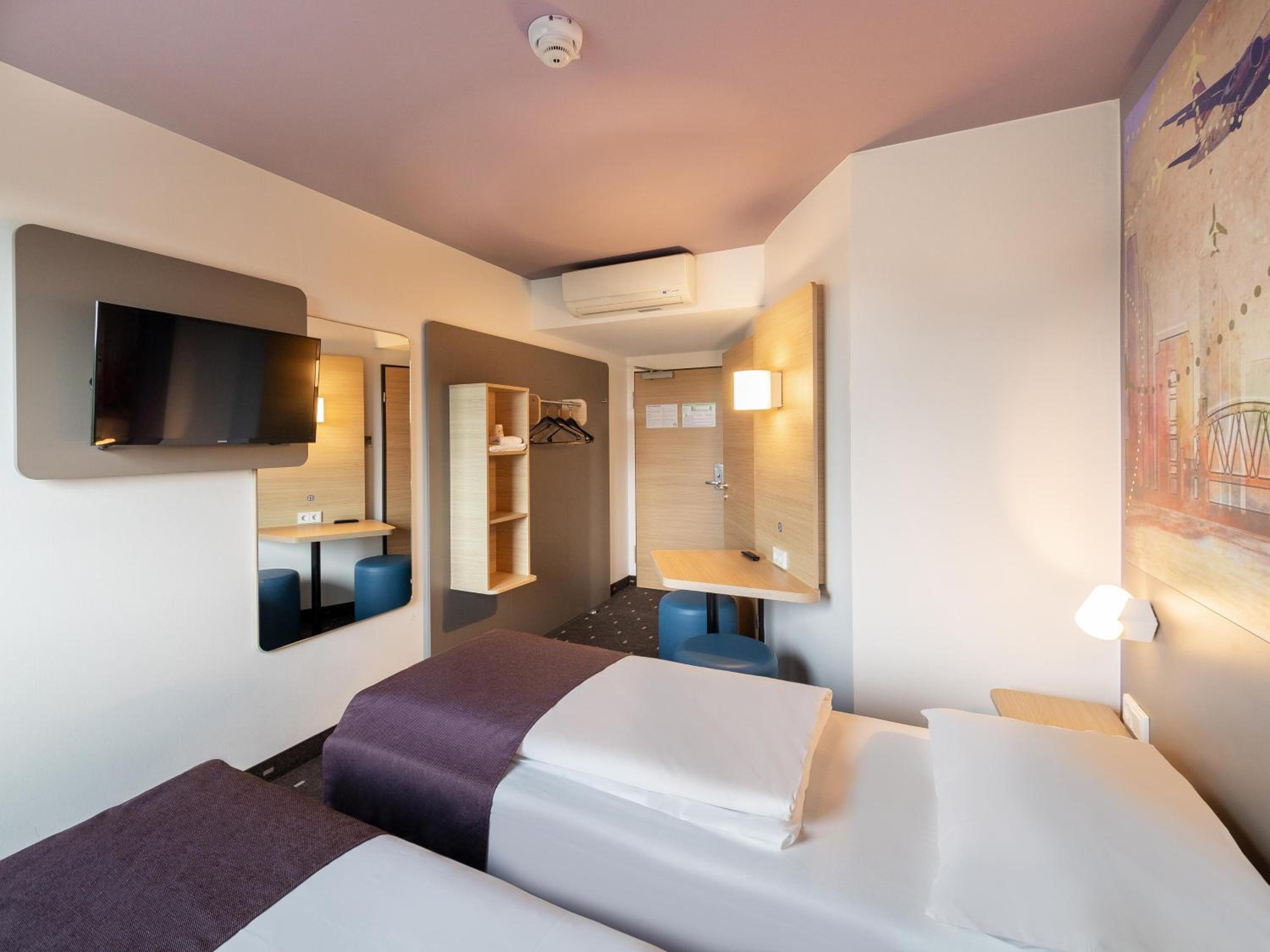 Twin Room - Photo 2