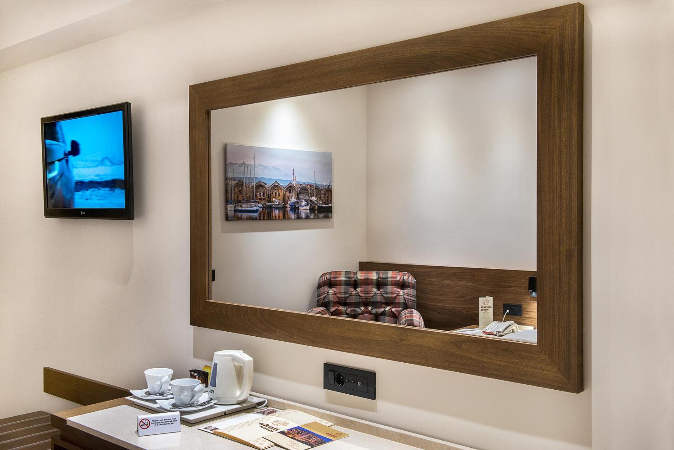Superior Room with Balcony - Photo 12