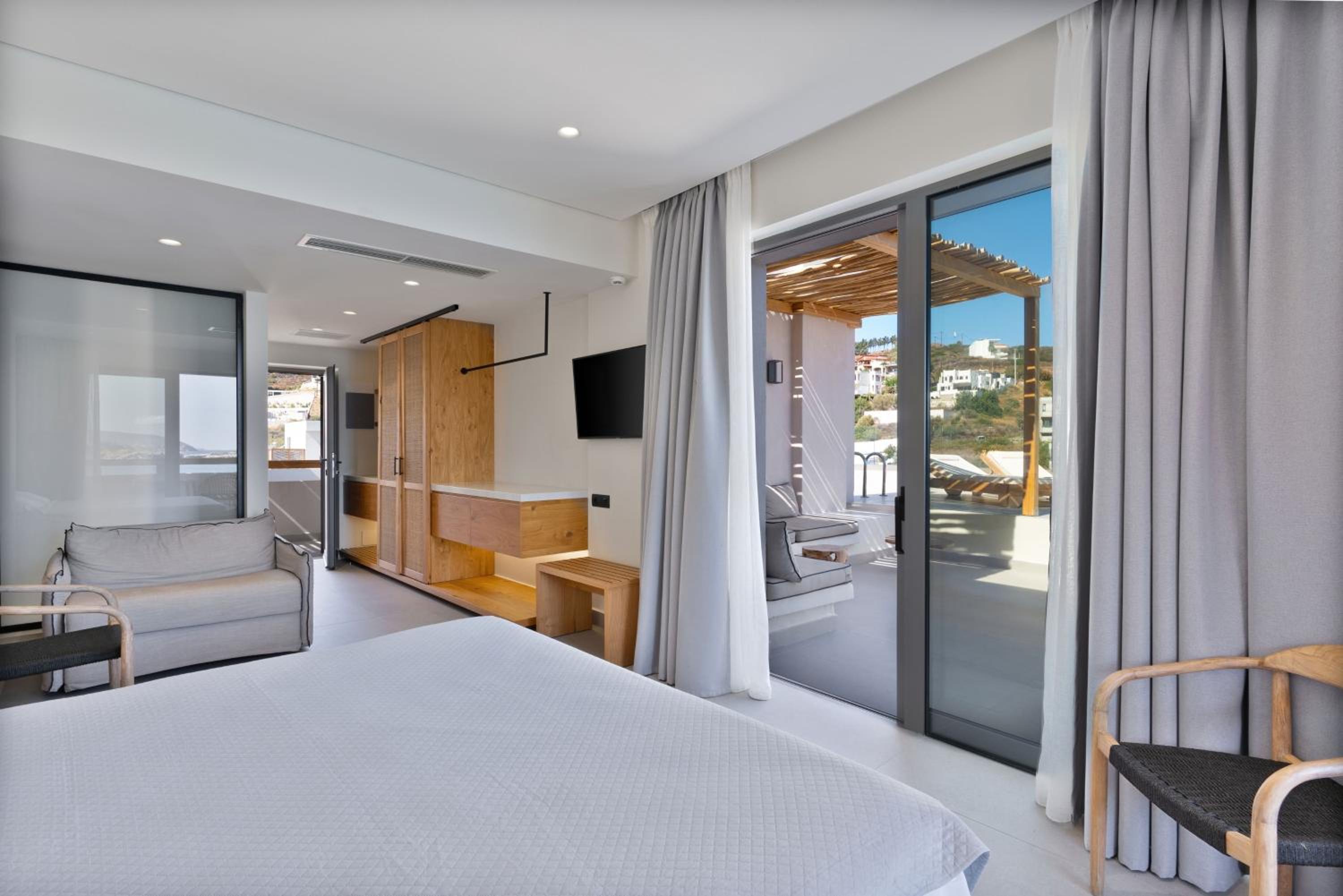 Junior Suite Sea Front with Private Pool