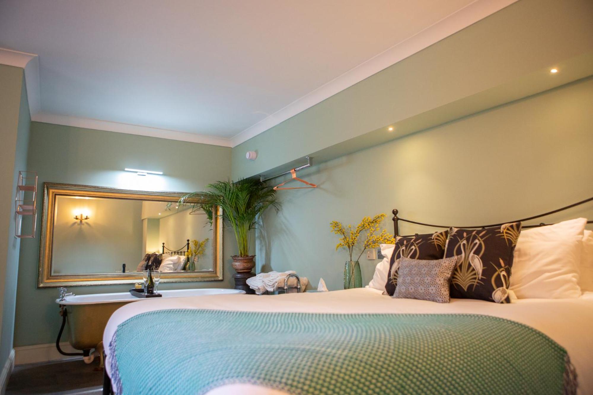 Junior Suite with Garden View - Photo 19