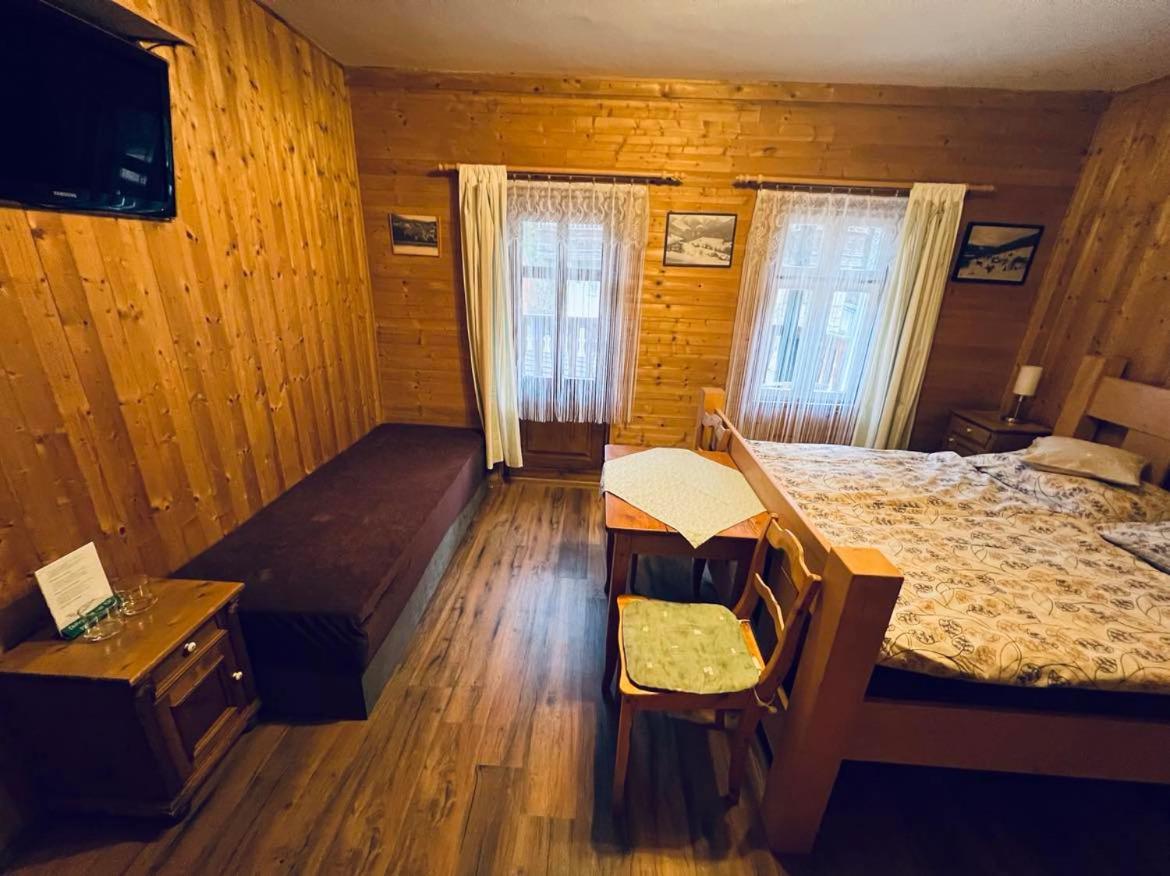 Triple Room with Private Bathroom photo 2