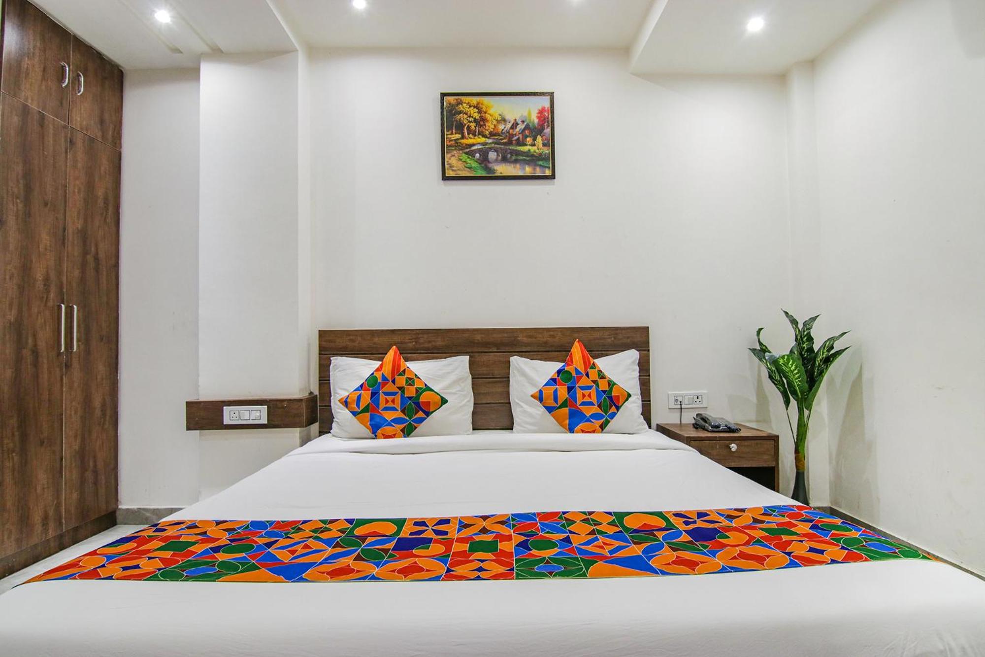 Deluxe Room - Photo 2
