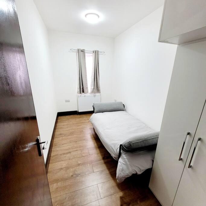 Three-Bedroom Apartment photo 3