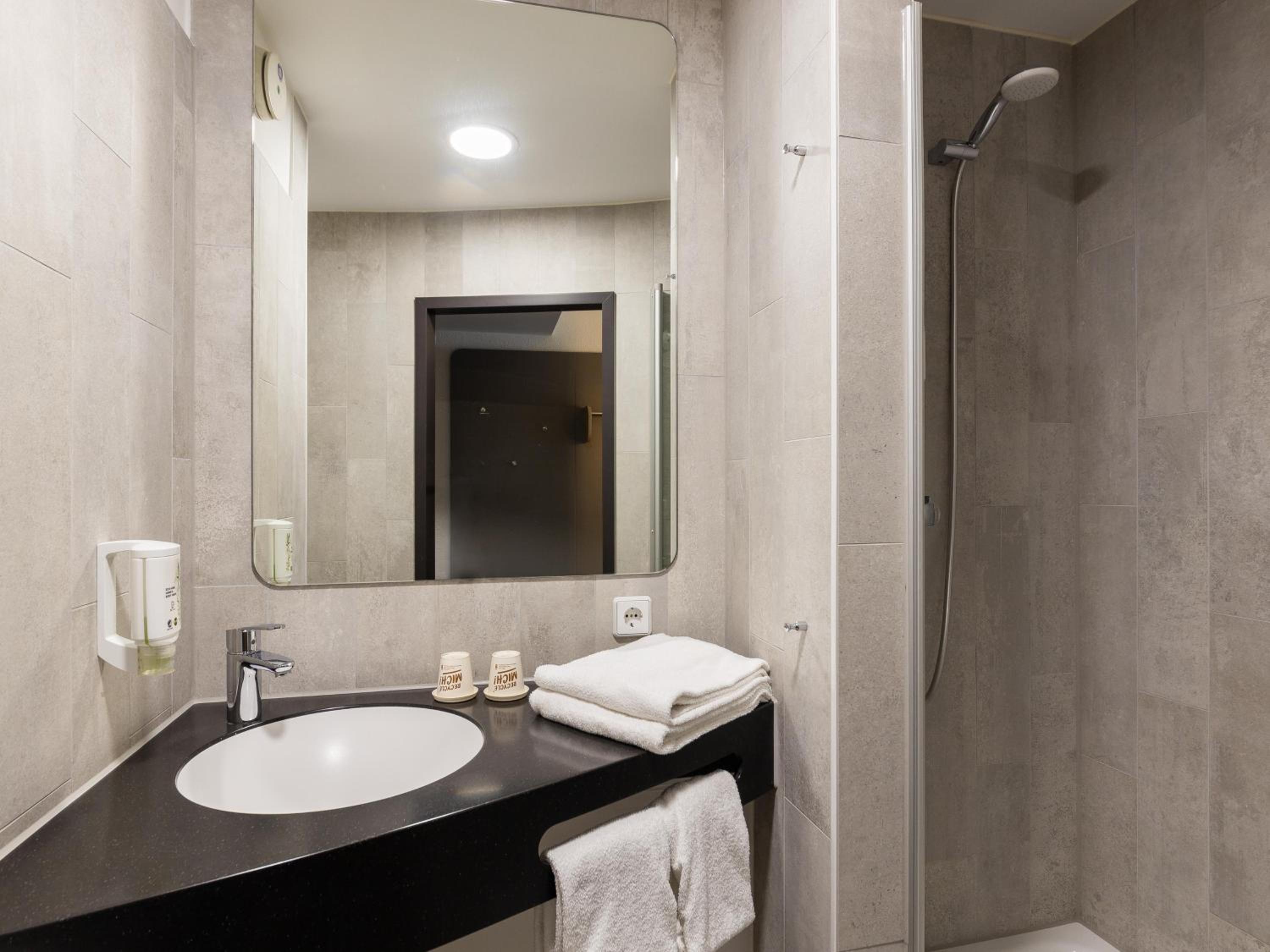 Double Room - Photo 6
