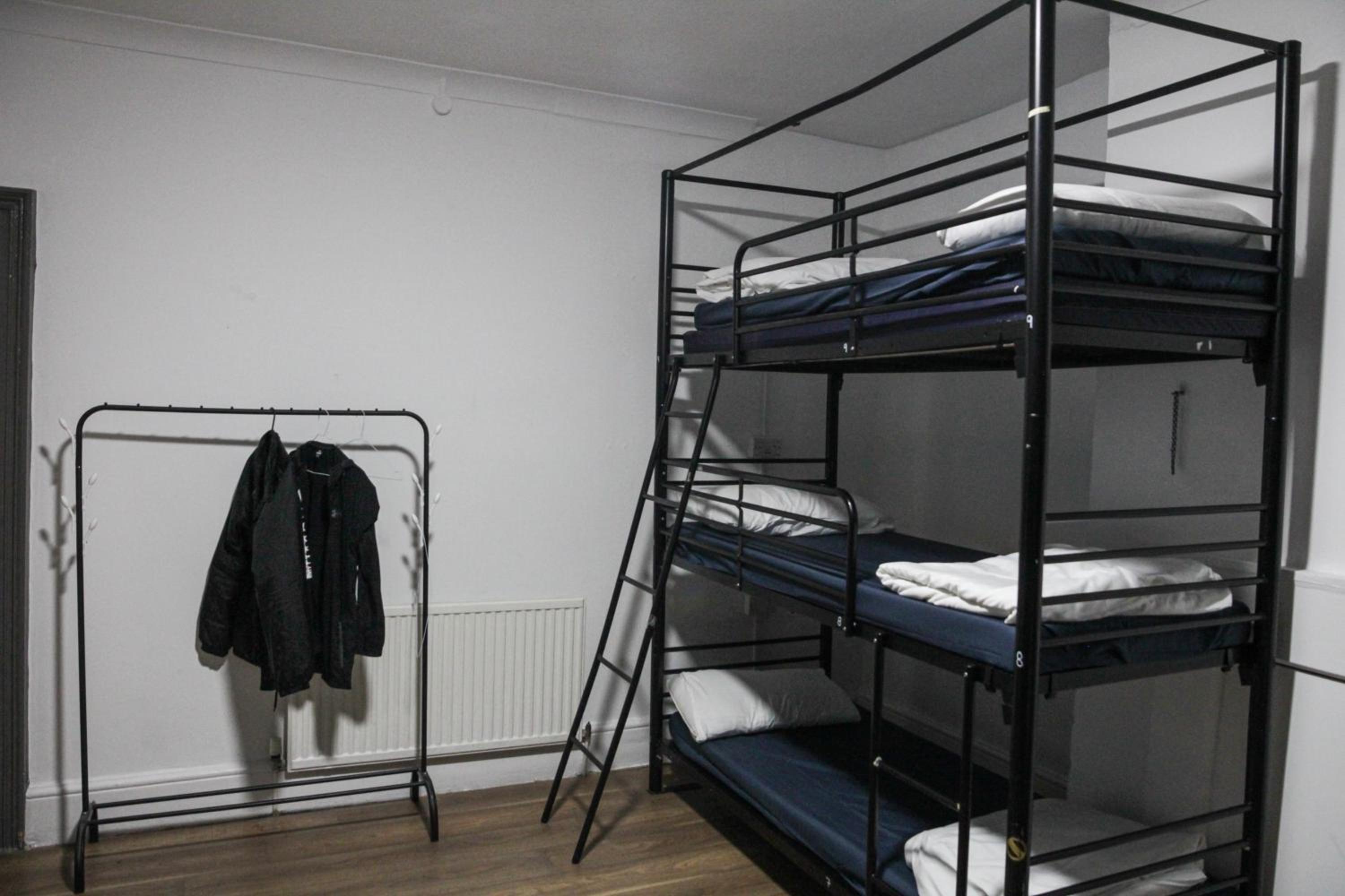 bed in 9-bed Mixed Dormitory photo 1