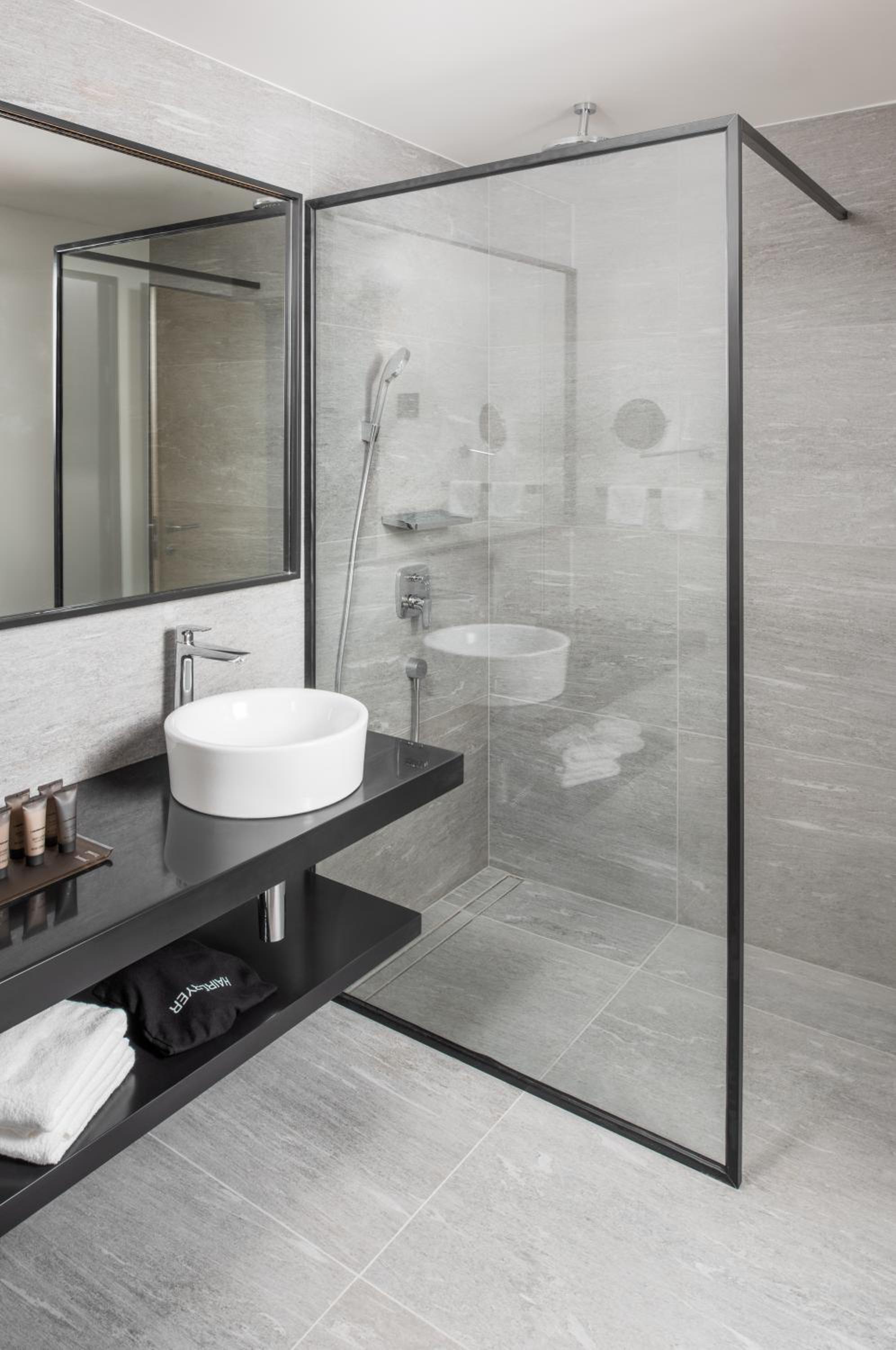 Superior Double Room with Free Parking thumbnail 5