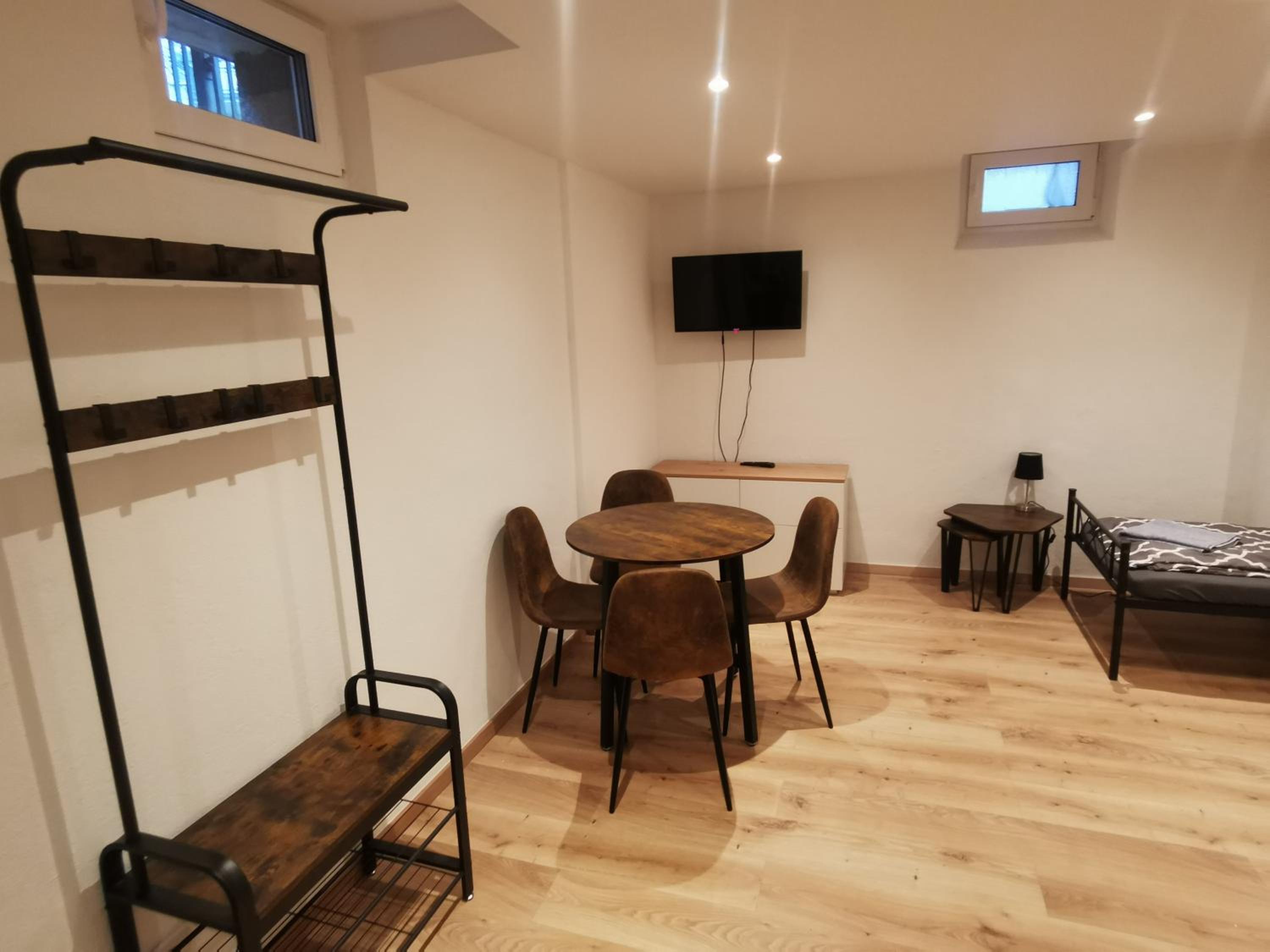 One-Bedroom Apartment photo 1